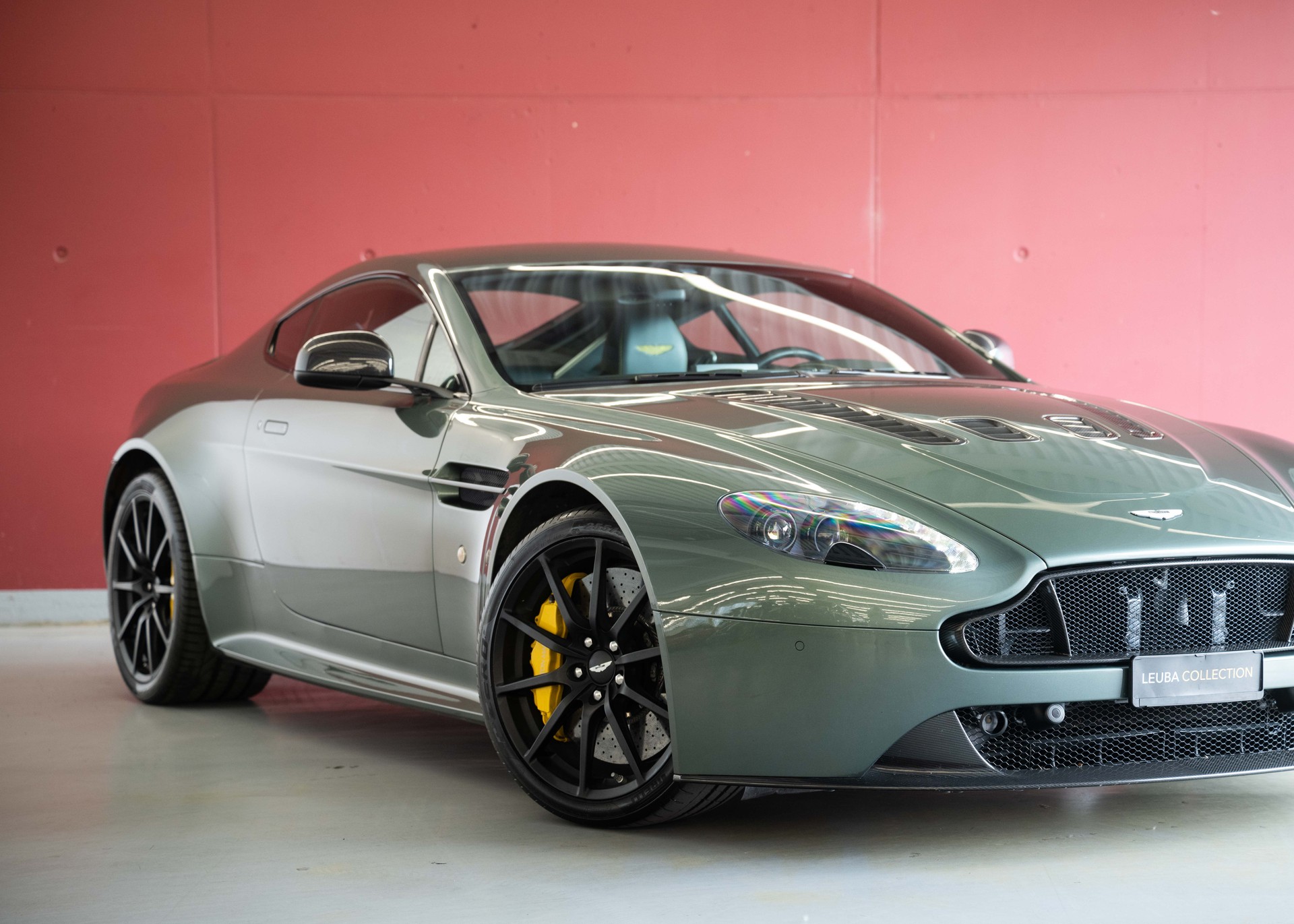 ASTON MARTIN V12 Vantage 5.9 S (2nd hand Swiss car, fantastic condition, Chiltern Green paint, full Aston Martin history, 100% original)-image-9