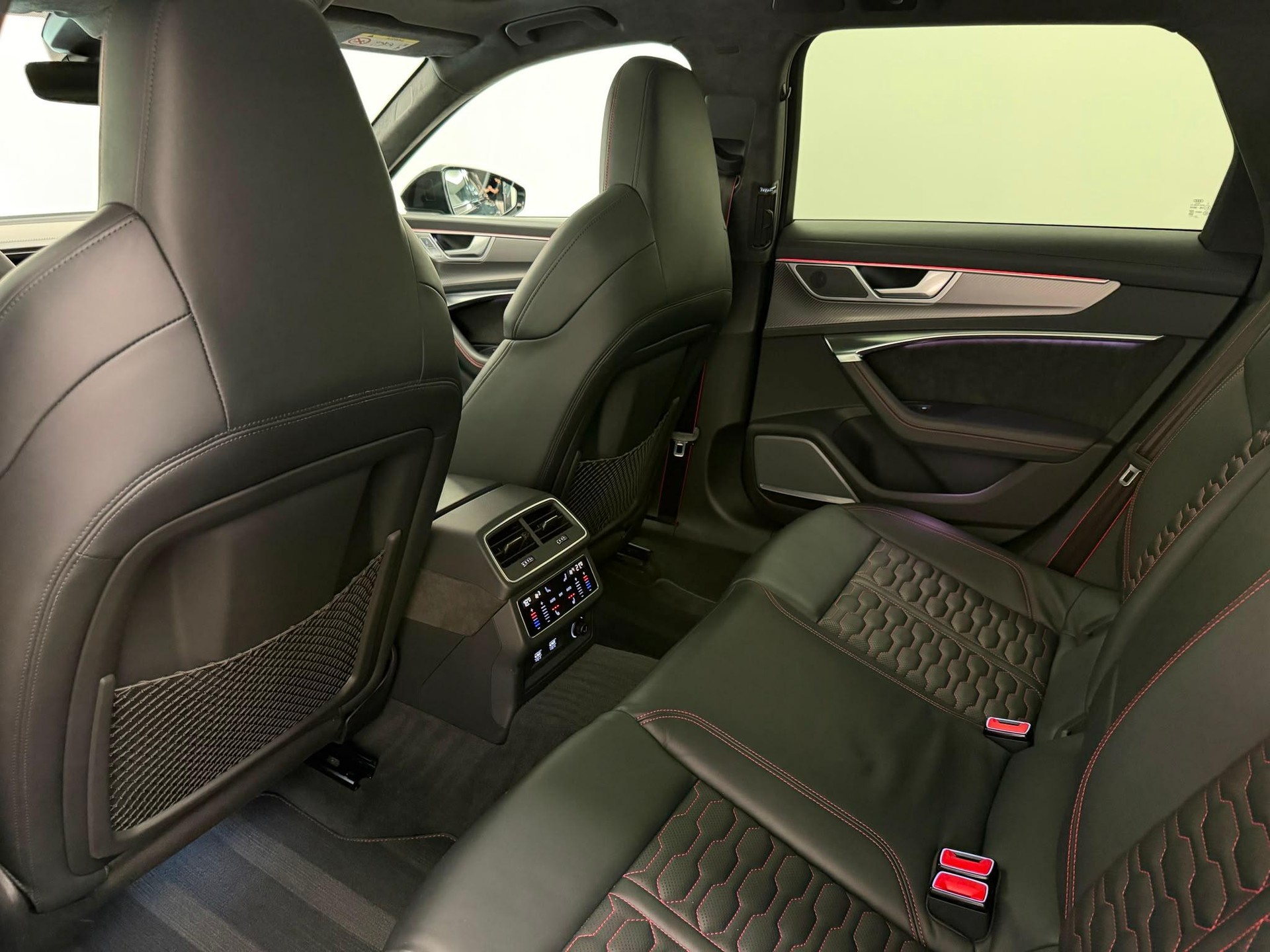 AUDI RS6 Avant 4.0 V8 TFSI quattro T-Tronic-image-11