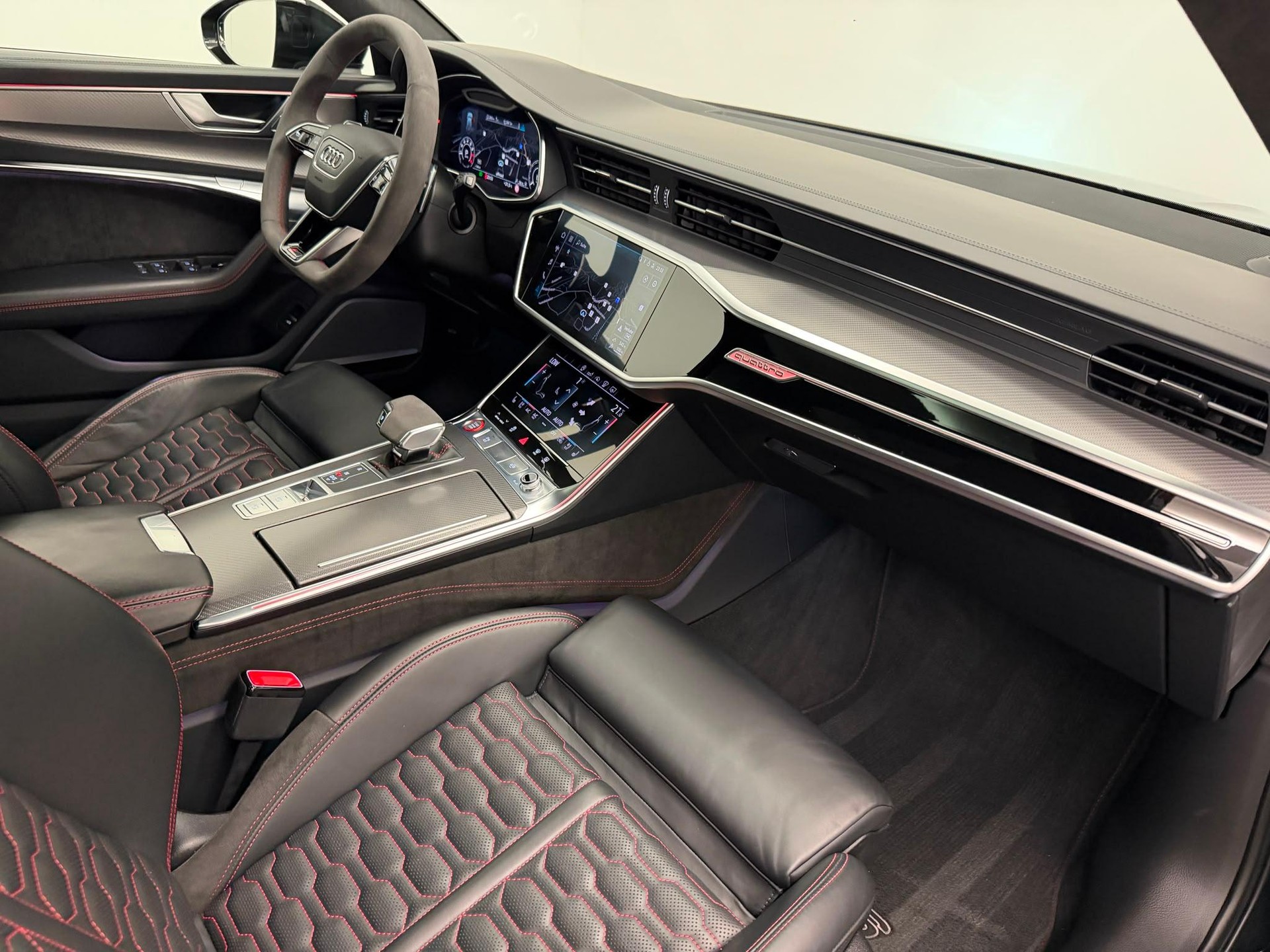 AUDI RS6 Avant 4.0 V8 TFSI quattro T-Tronic-image-10