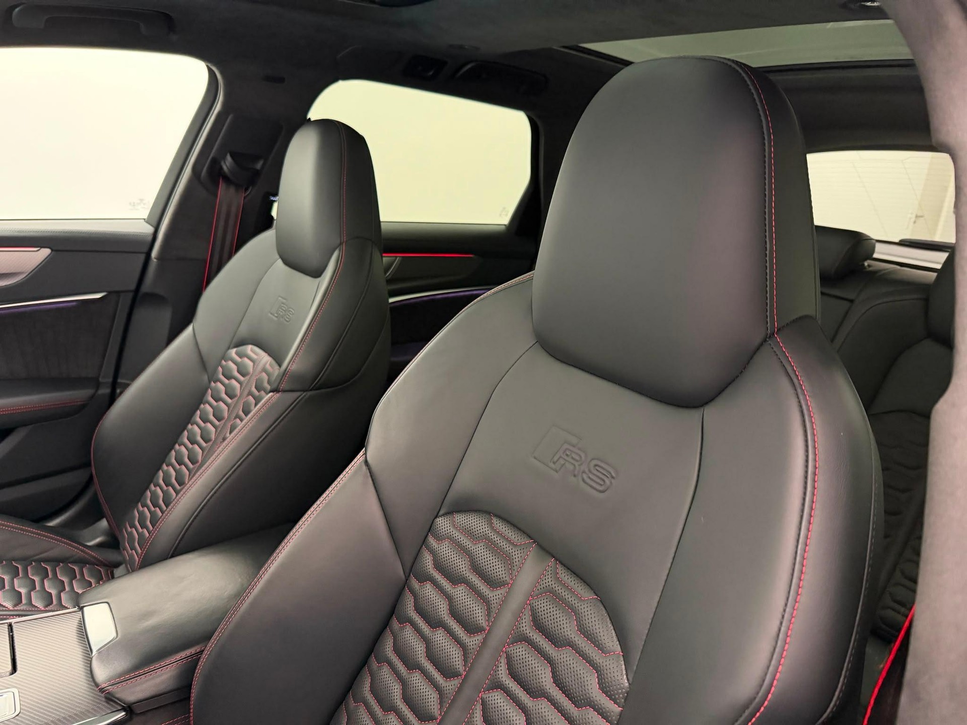 AUDI RS6 Avant 4.0 V8 TFSI quattro T-Tronic-image-12