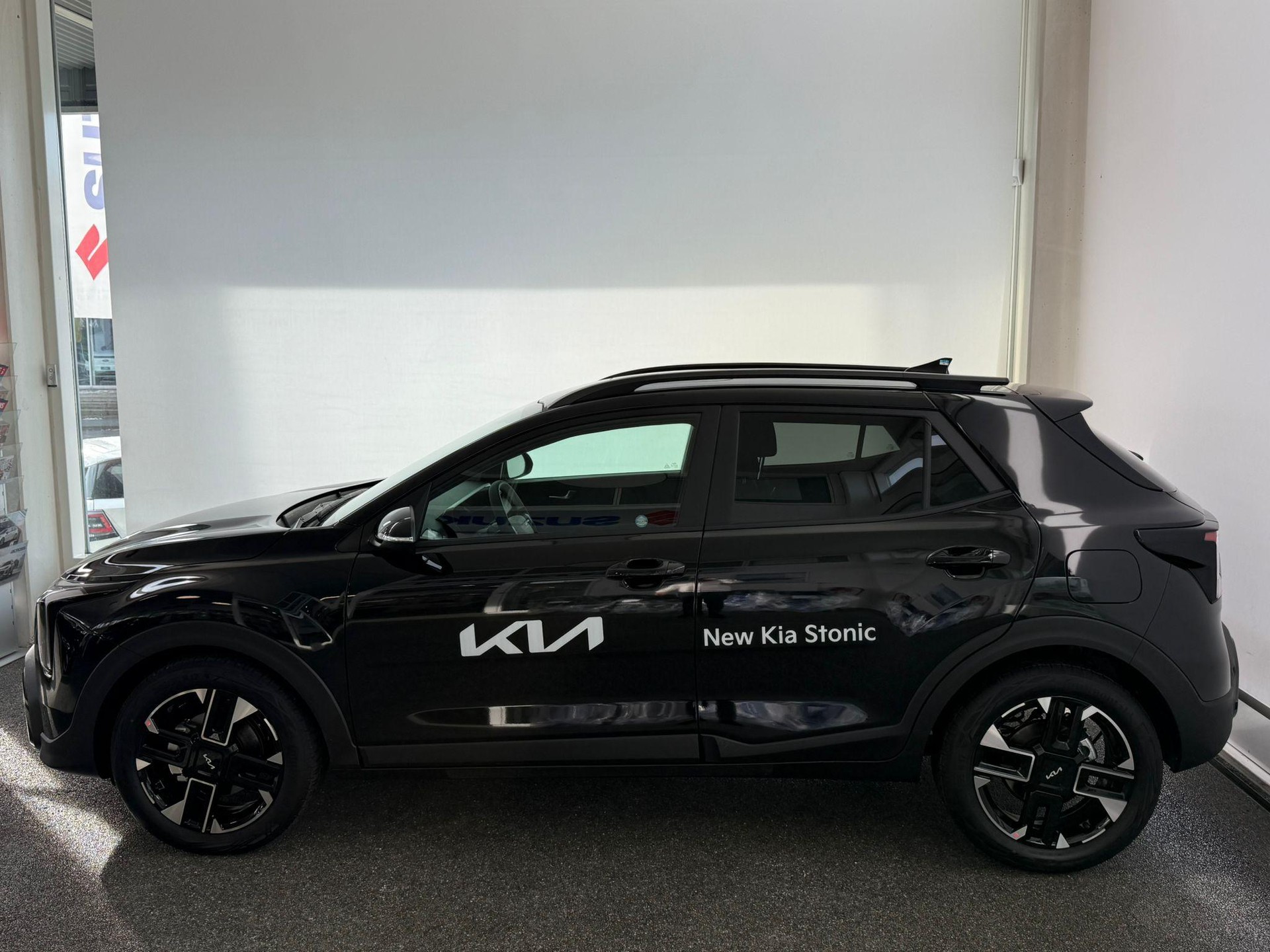 KIA Stonic 1.0 T-GDi MHEV GT-Line-showroom-element-2