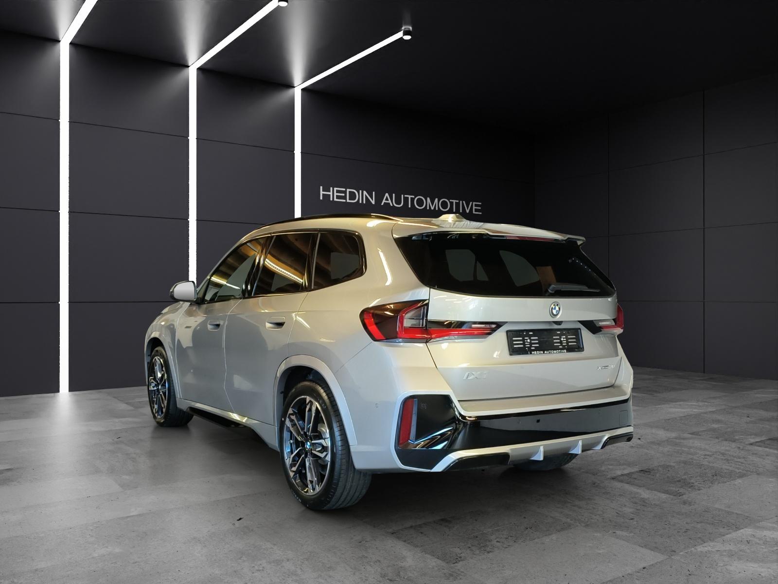 BMW iX1 30 xDrive-showroom-element-2
