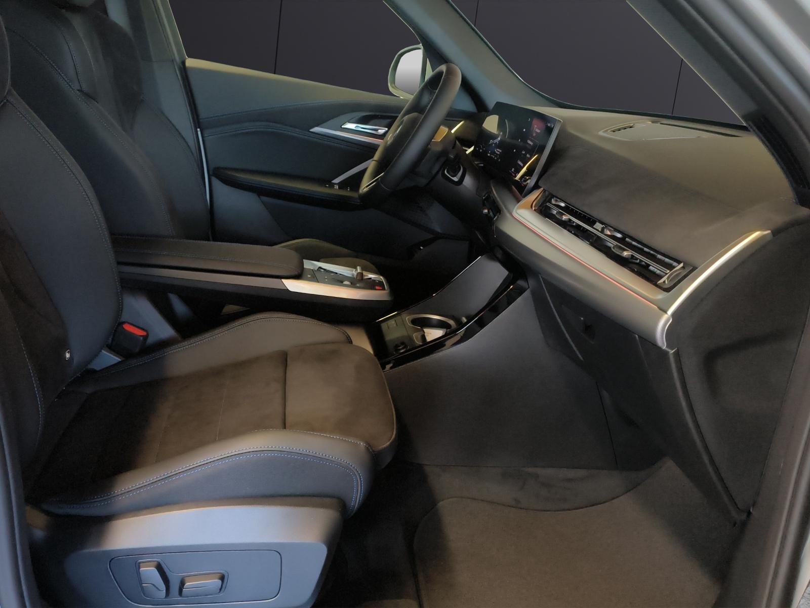 BMW iX1 30 xDrive-image-14