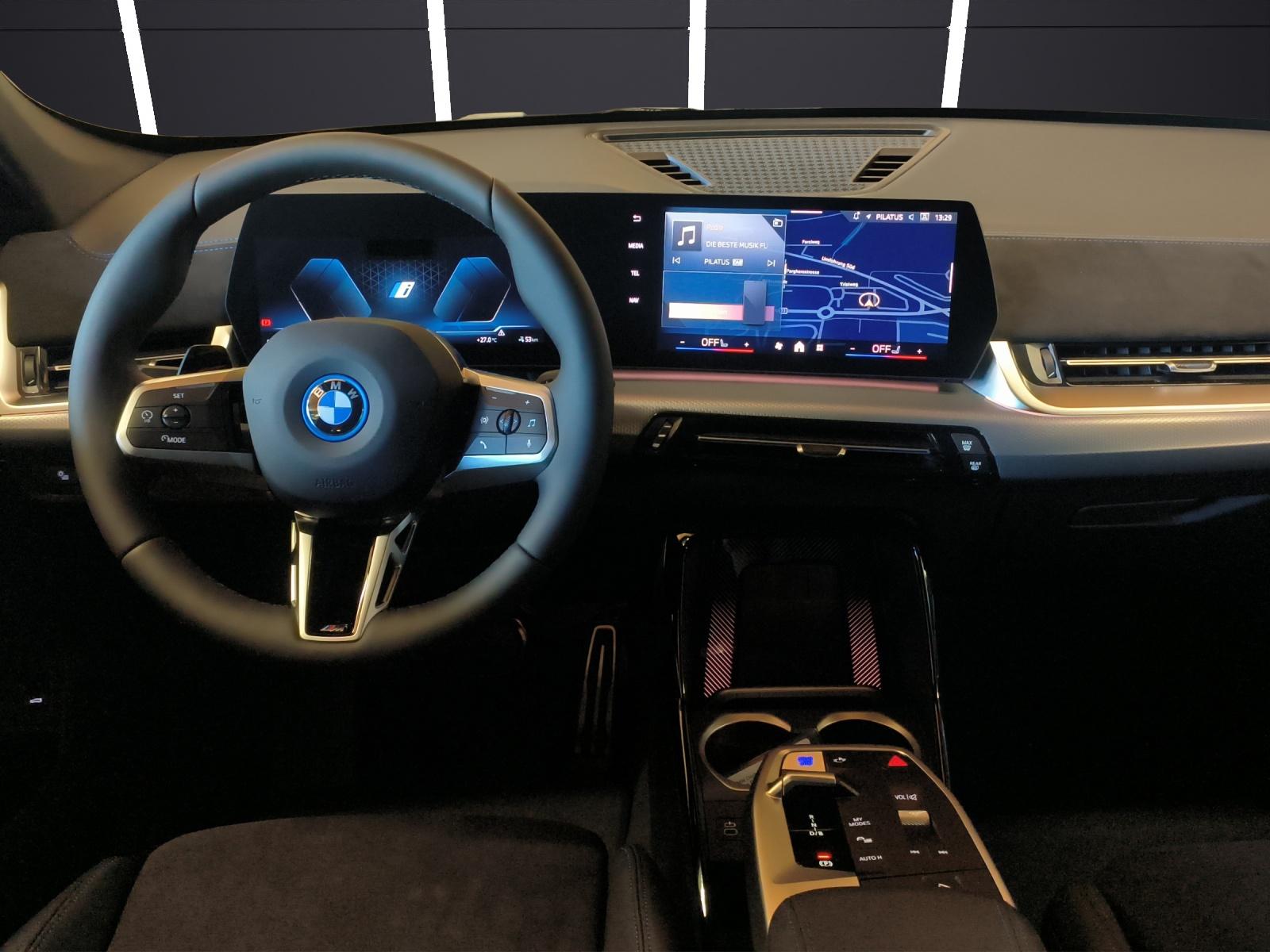 BMW iX1 30 xDrive-image-18