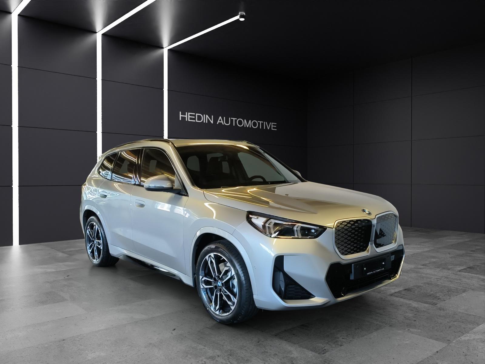 BMW iX1 30 xDrive-image-6