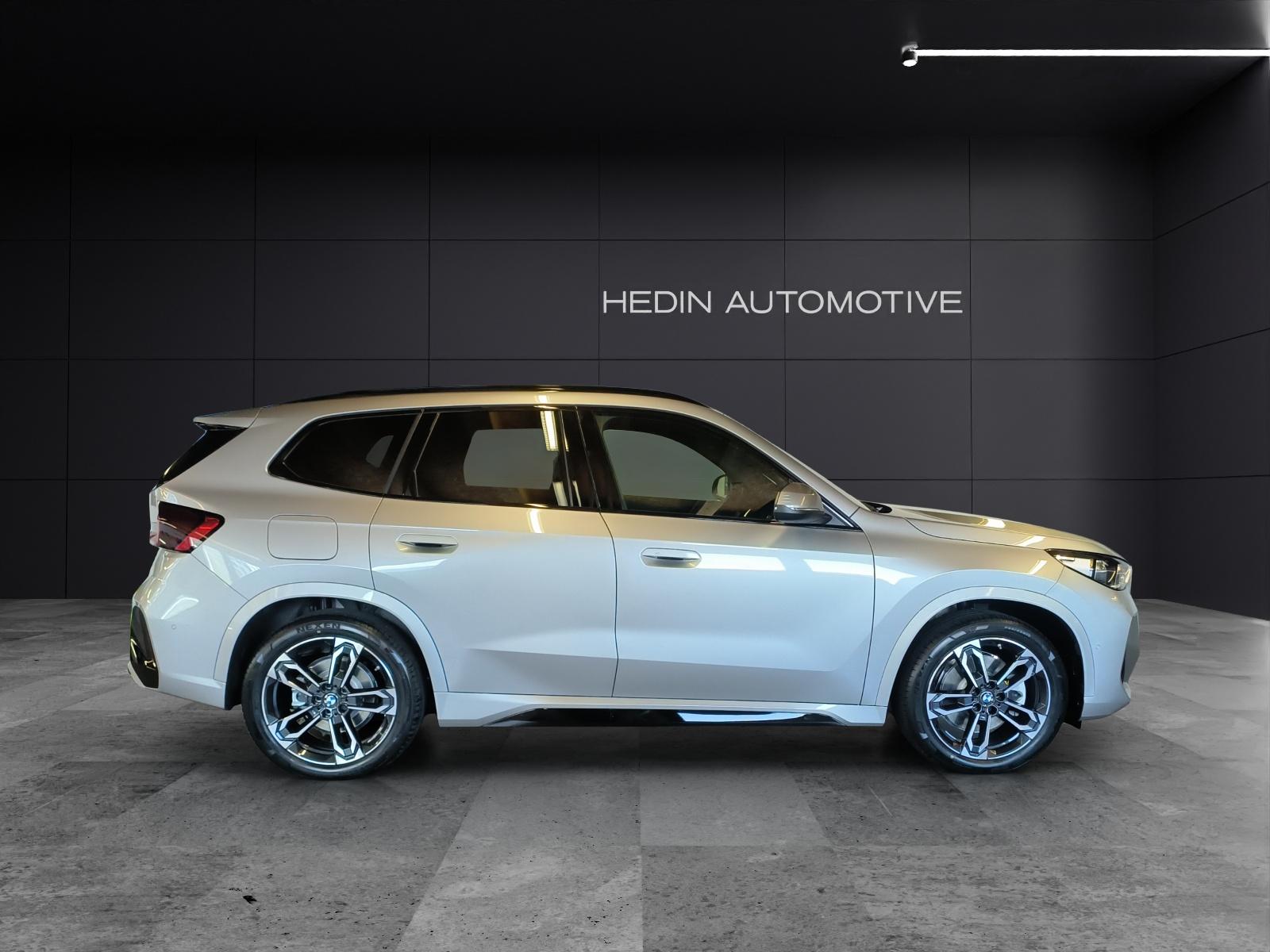 BMW iX1 30 xDrive-image-5