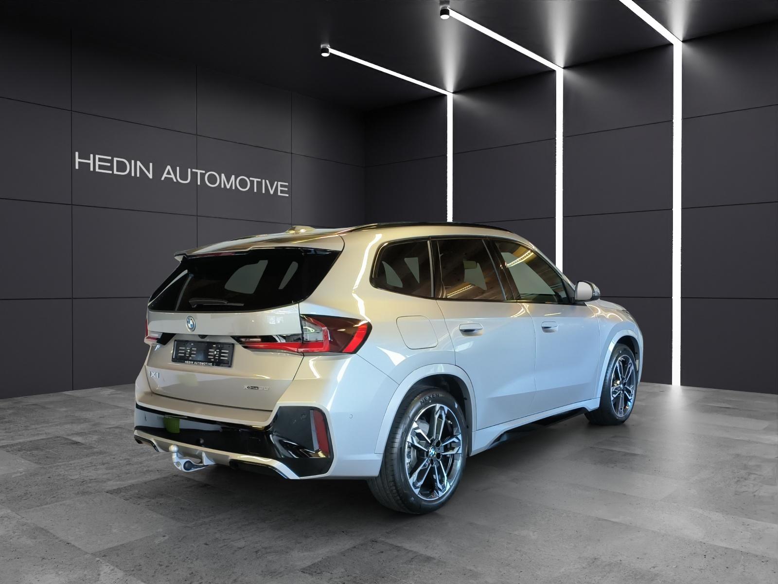 BMW iX1 30 xDrive-image-4