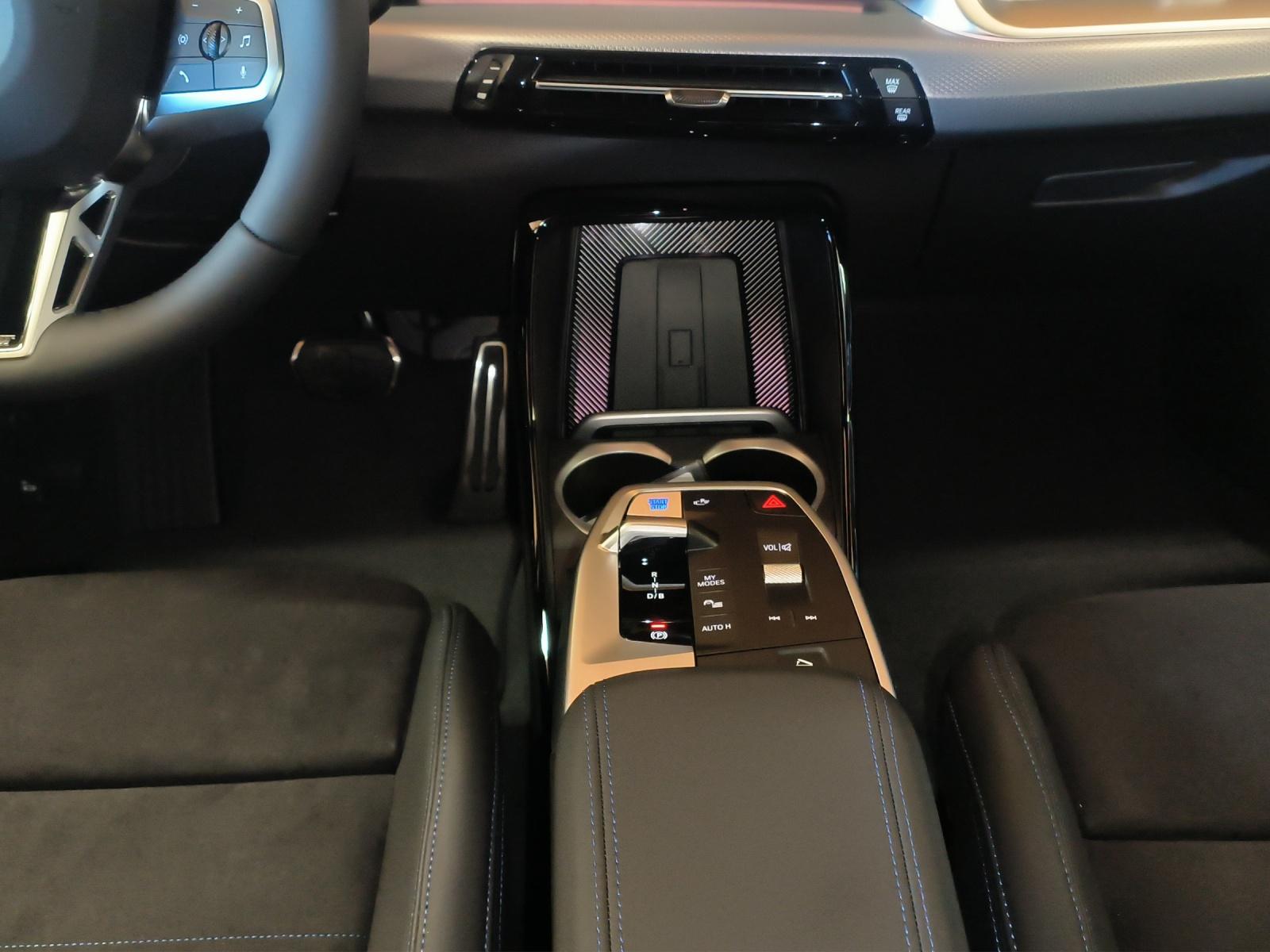 BMW iX1 30 xDrive-image-19