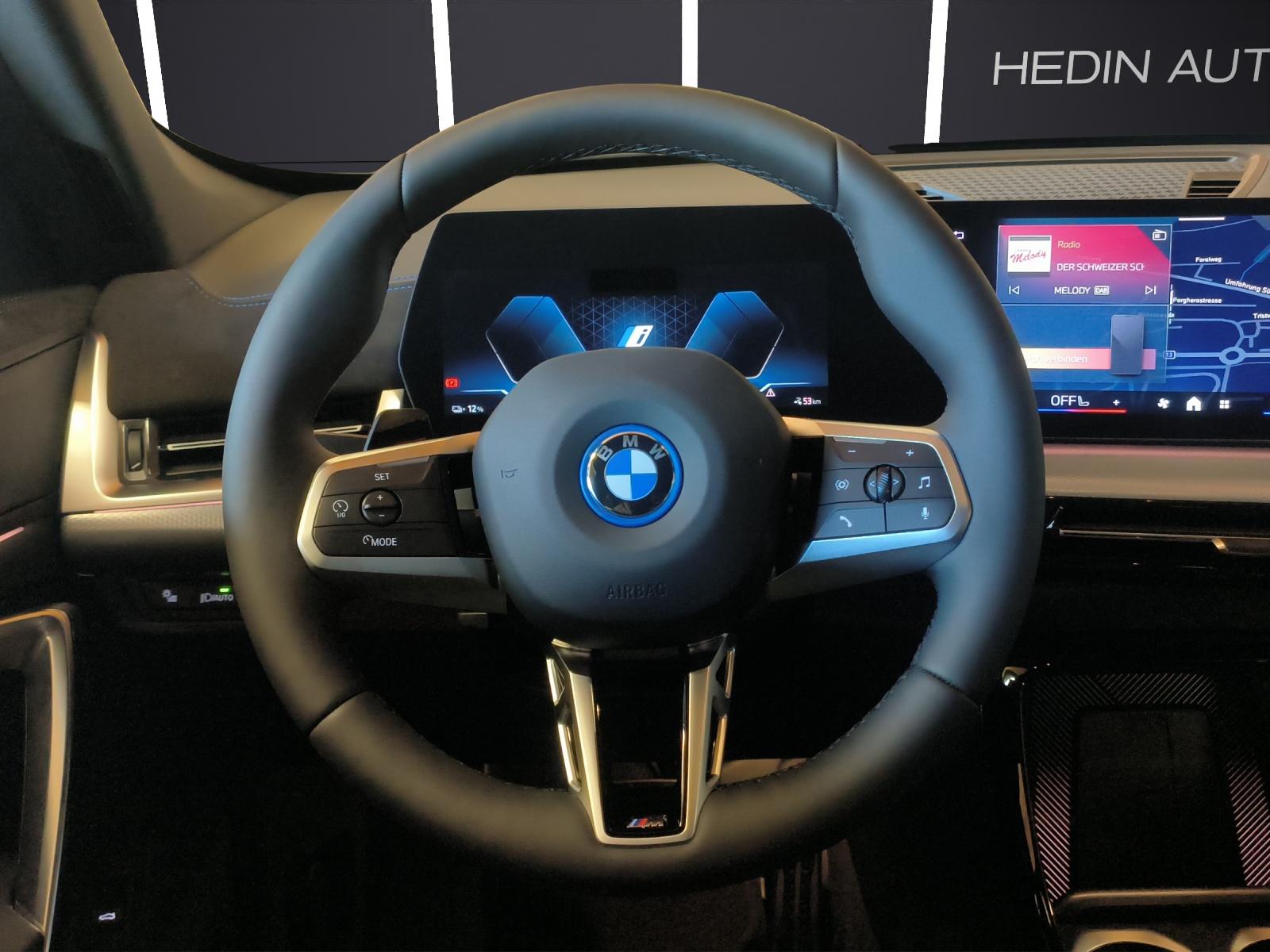 BMW iX1 30 xDrive-image-15