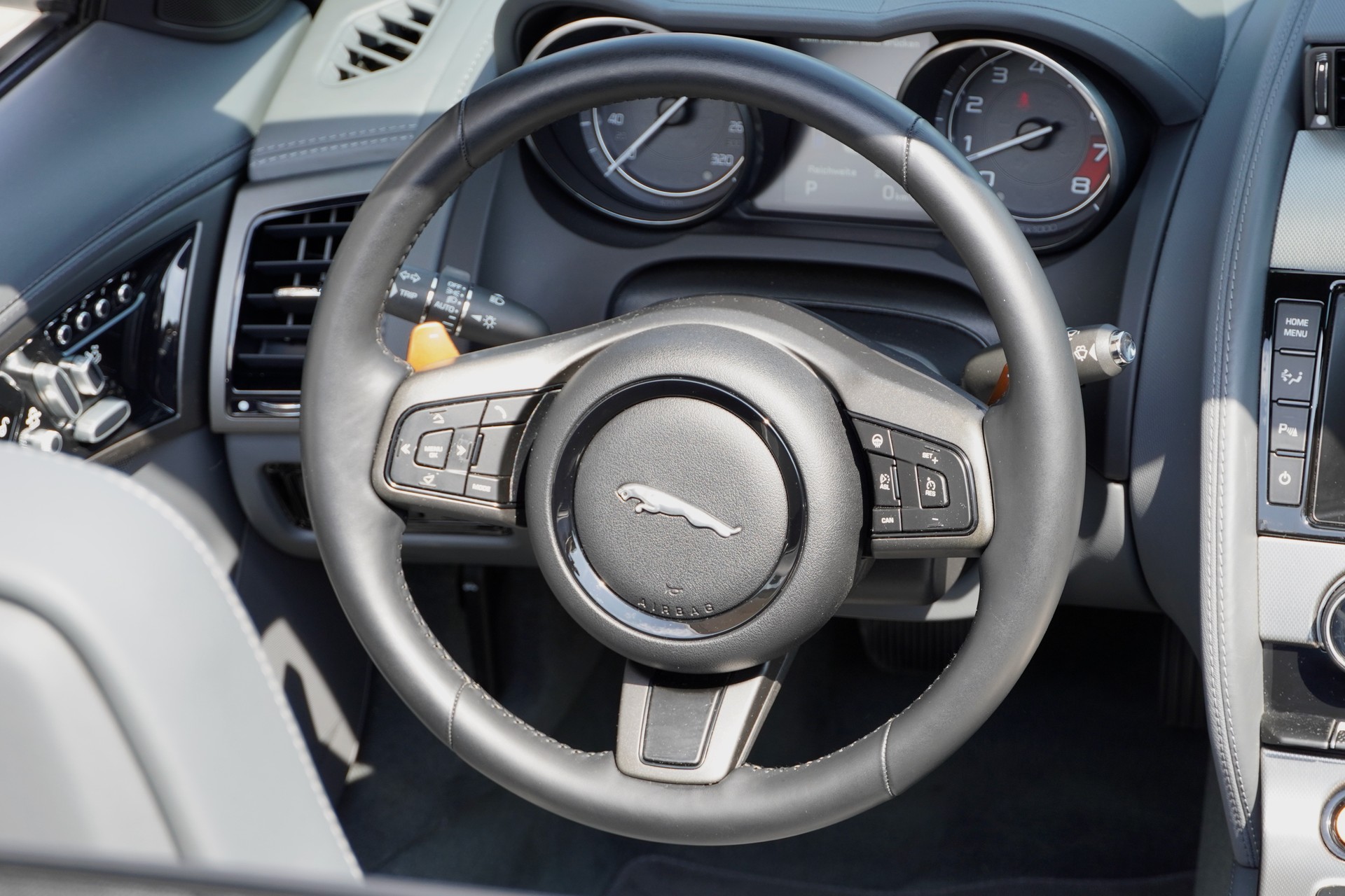 JAGUAR F-Type Convertible S 5.0 V8 S/C-image-15