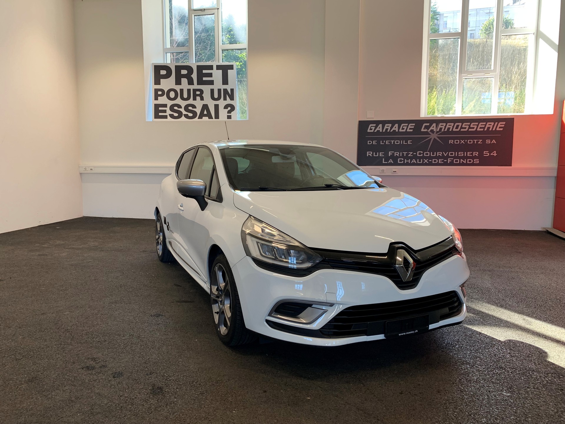 RENAULT Clio 1.2 16V T GT Line-image-2