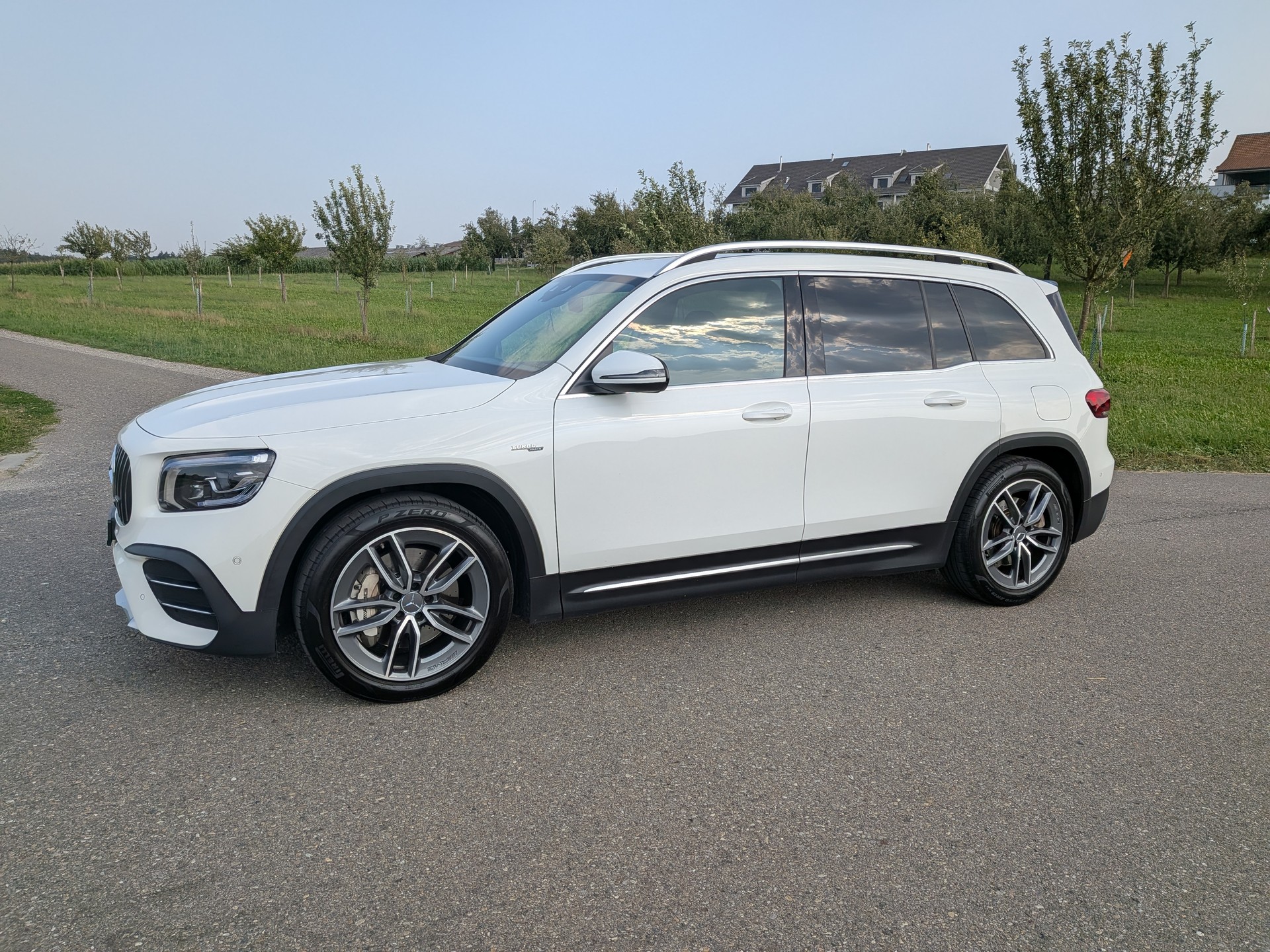 MERCEDES-BENZ GLB 35 AMG 4Matic 8G-Tronic-showroom-element-2