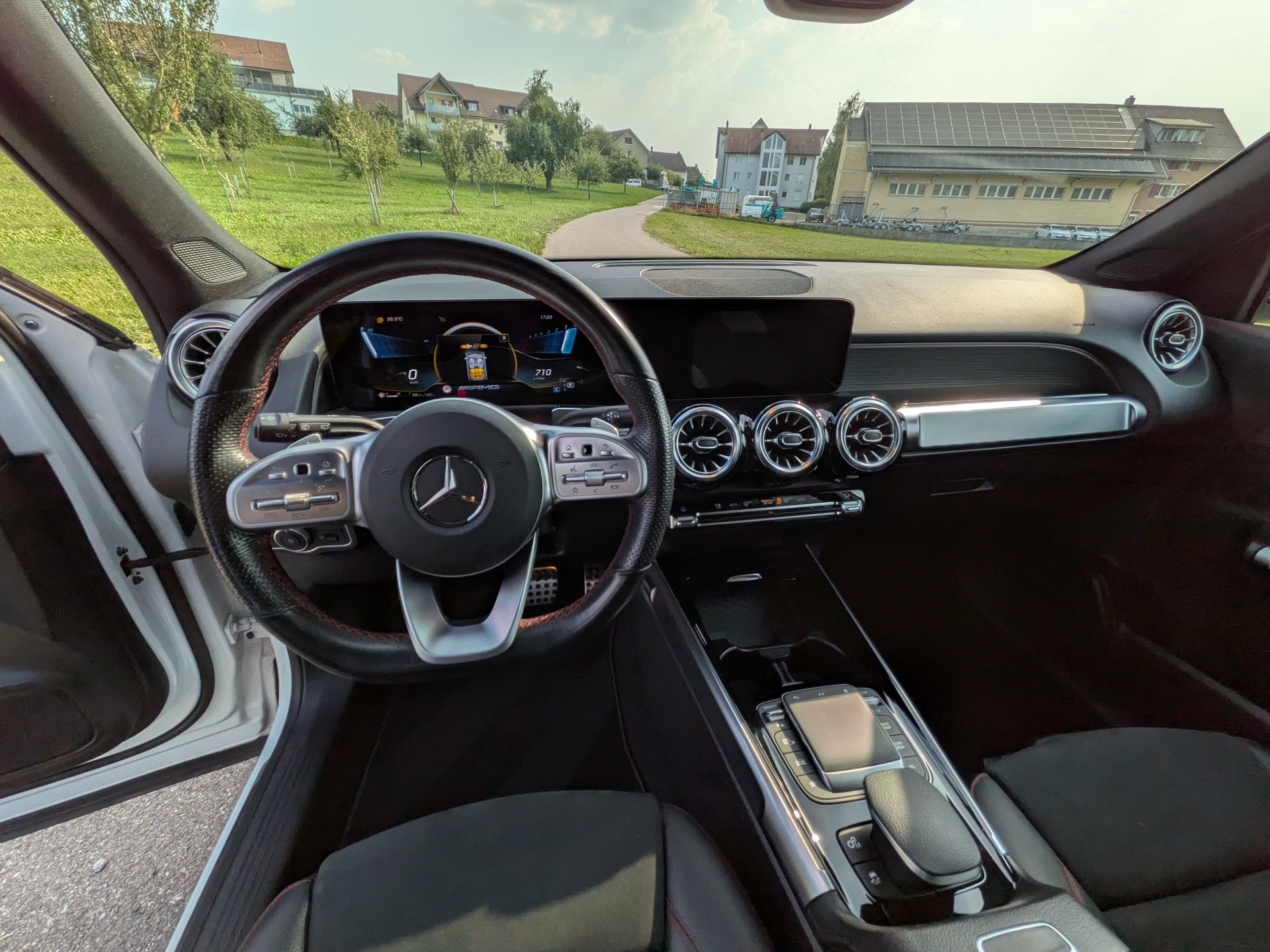 MERCEDES-BENZ GLB 35 AMG 4Matic 8G-Tronic-image-17