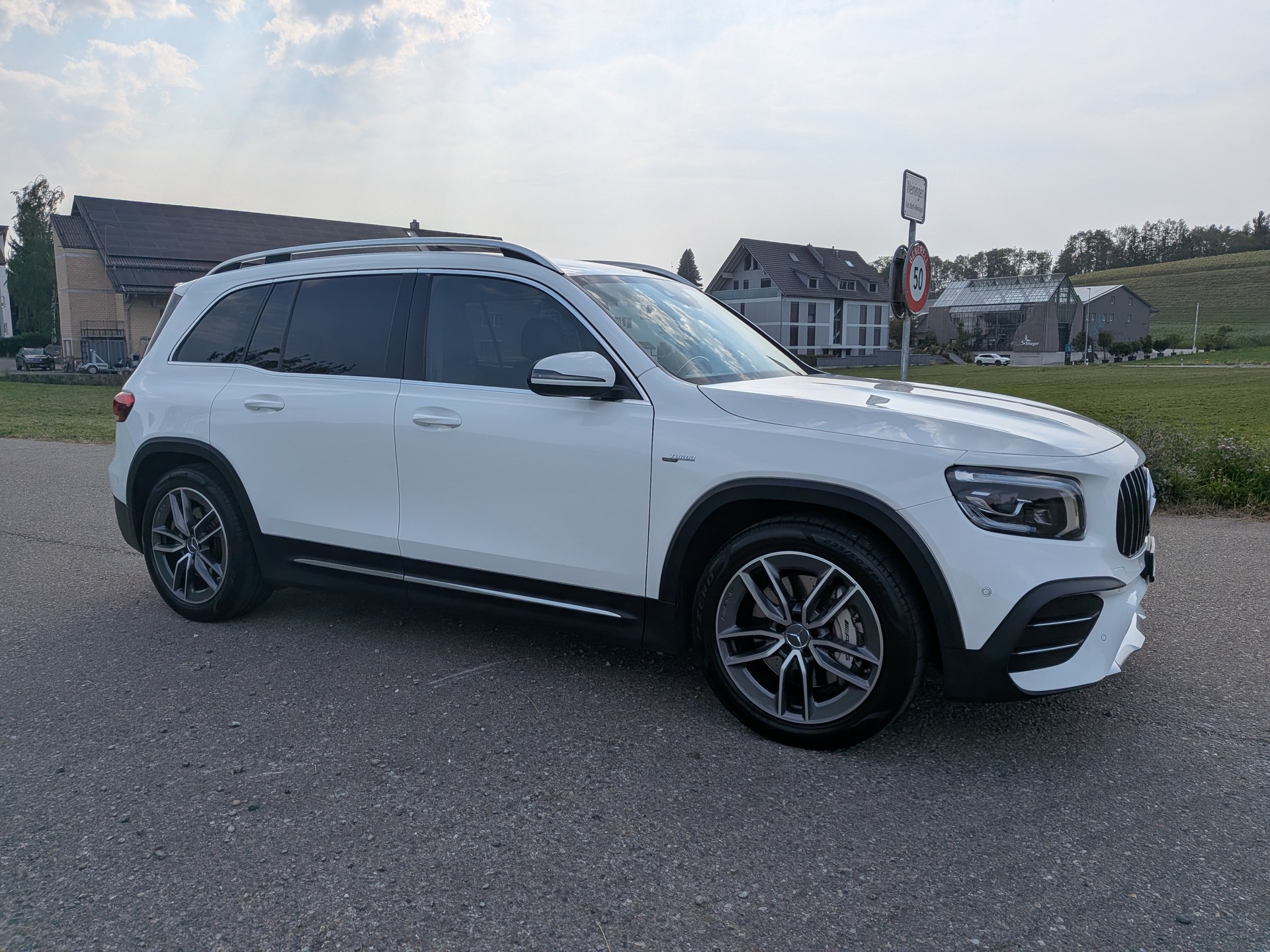 MERCEDES-BENZ GLB 35 AMG 4Matic 8G-Tronic-showroom-element-3