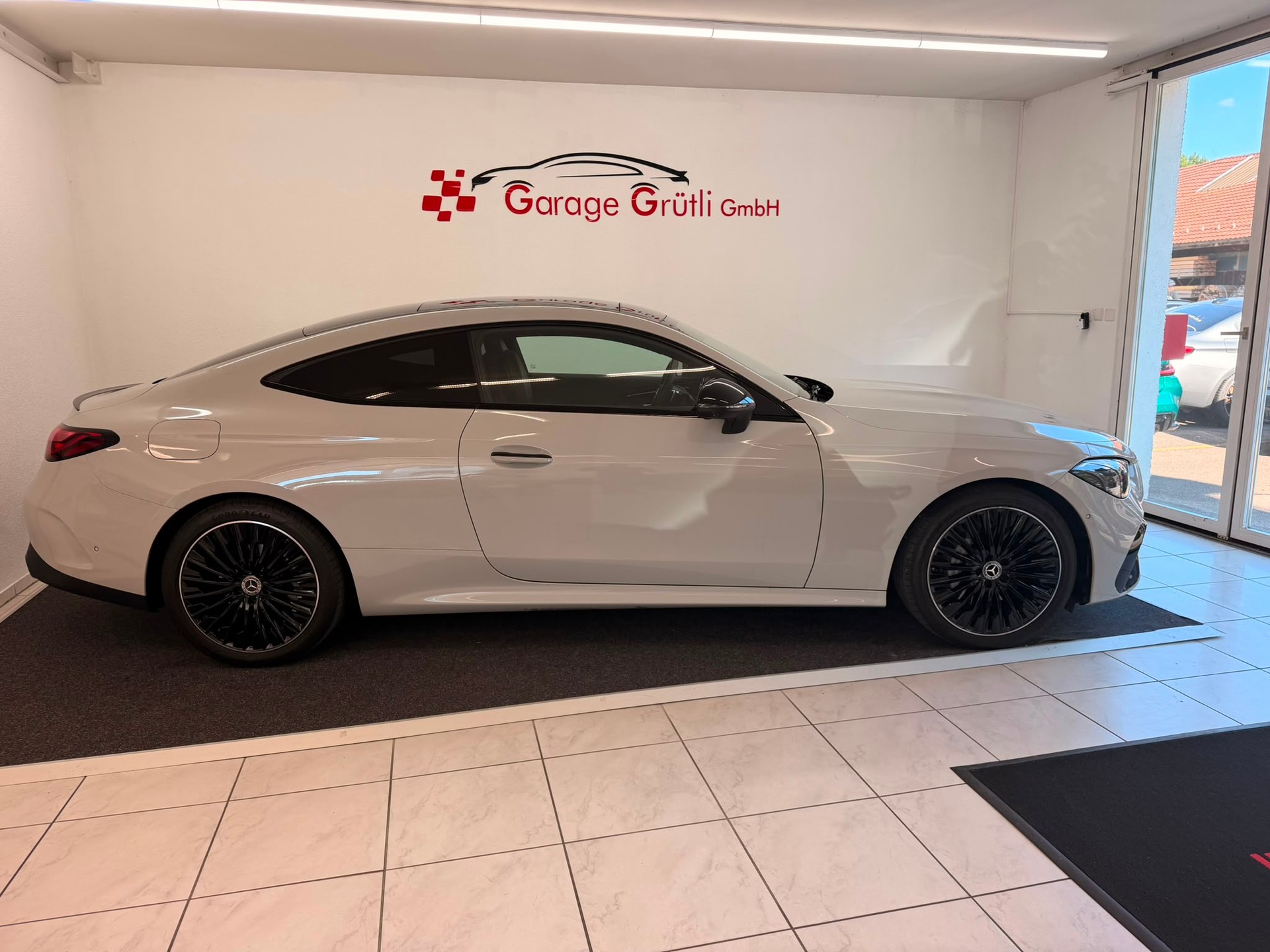 MERCEDES-BENZ CLE 200 Coupé 9G-Tronic-showroom-element-2