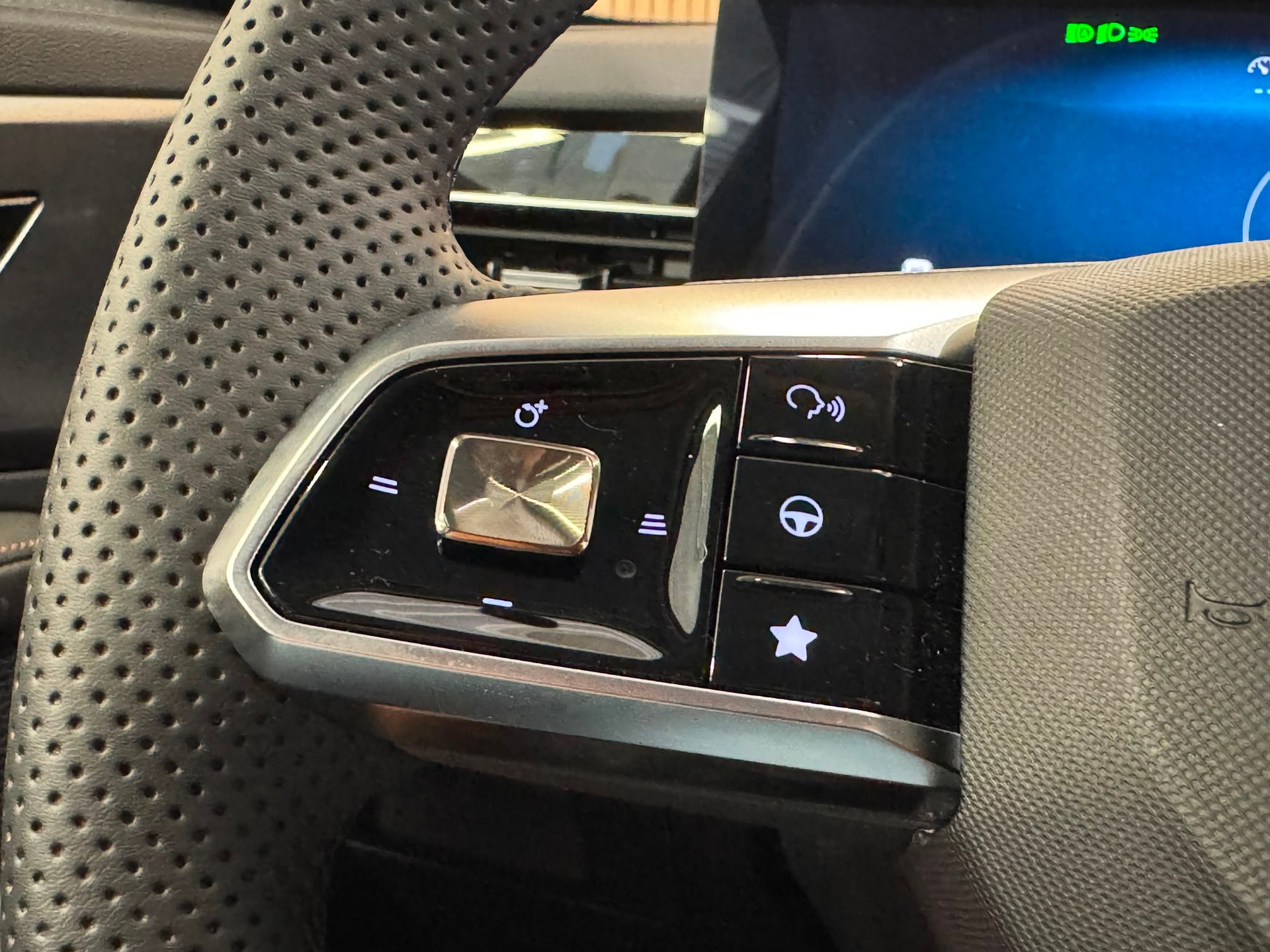 MG HS 1.5 T PHEV Luxury-image-25