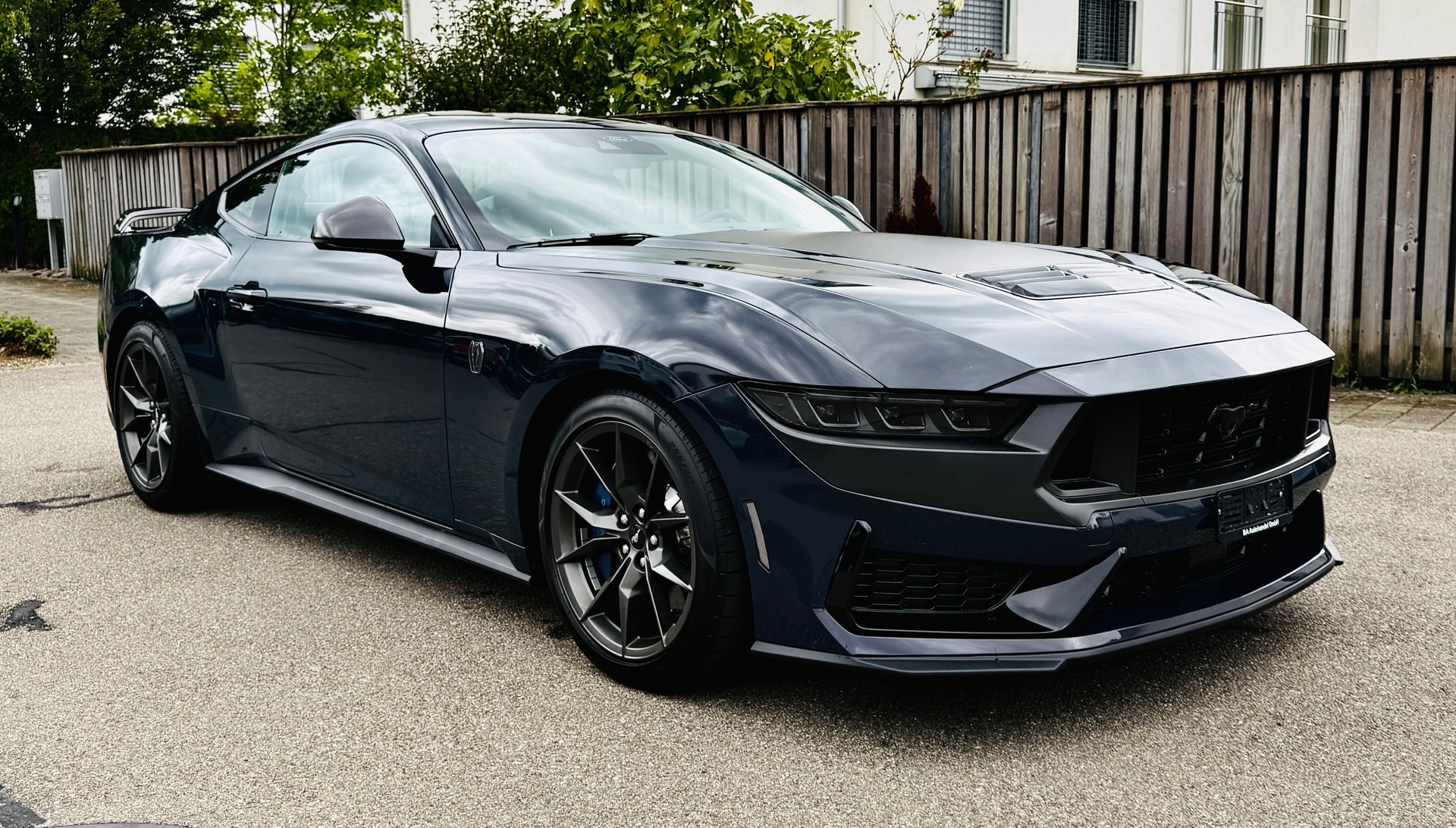 FORD MUSTANG FASTBACK 5.0 V8 DARK HORSE*BLUE EMBER METALLIC*8FACH BEREIFT*4 JAHRE/100000 KILOMETER HERSTELLERGARANTIE*