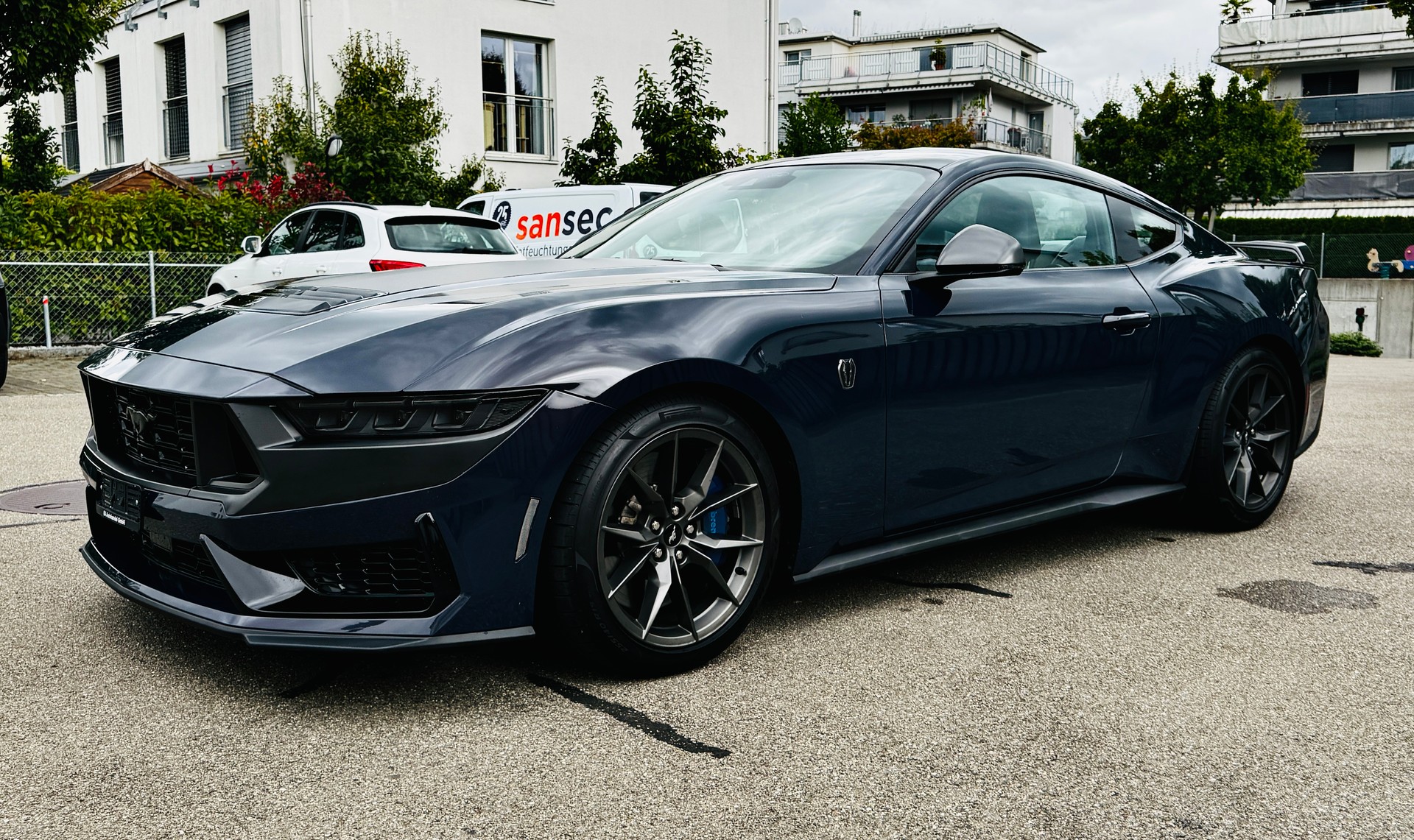 FORD MUSTANG FASTBACK 5.0 V8 DARK HORSE*BLUE EMBER METALLIC*8FACH BEREIFT*4 JAHRE/100000 KILOMETER HERSTELLERGARANTIE*-showroom-element-3