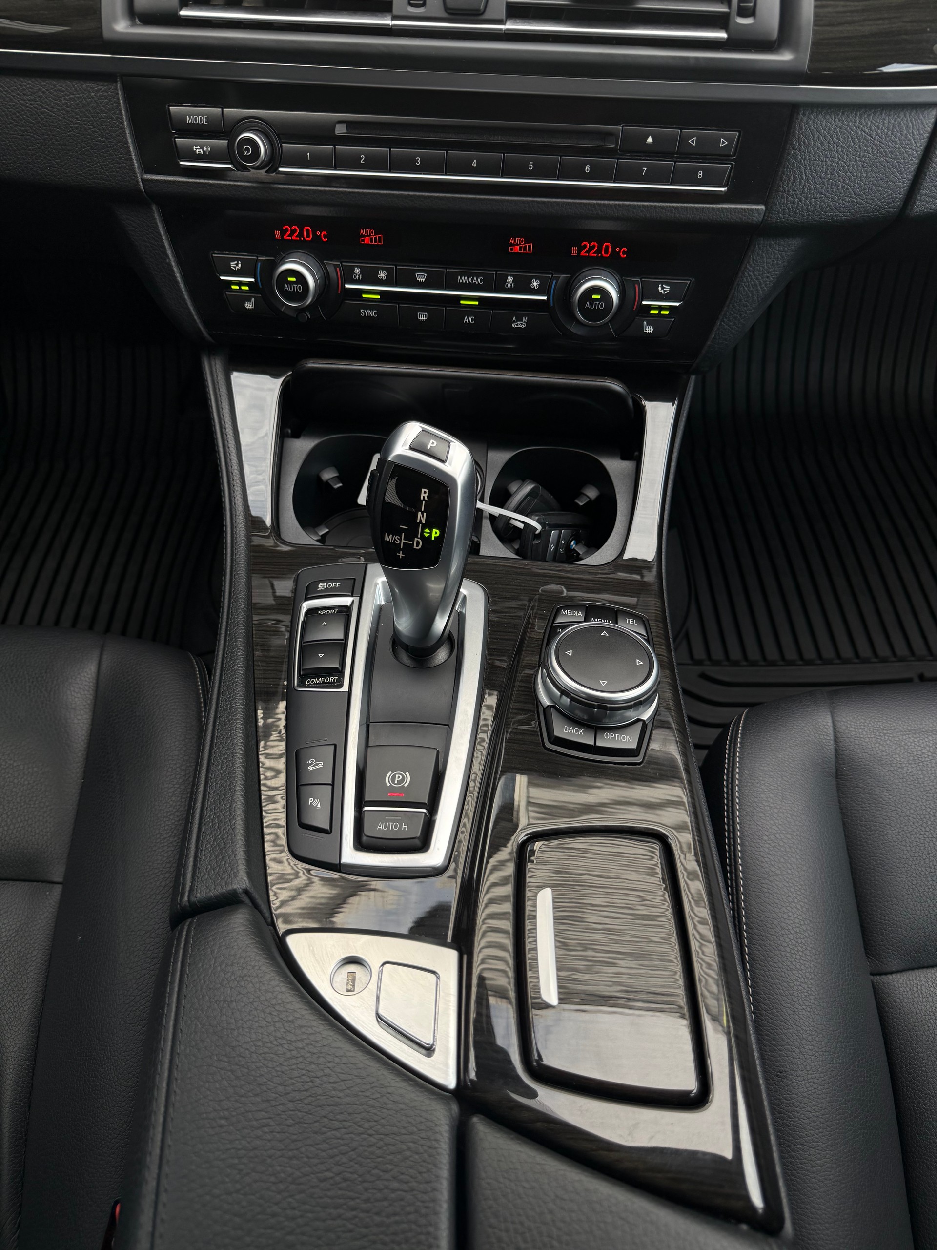 BMW 535i Touring xDrive Luxury Line Steptronic-image-9