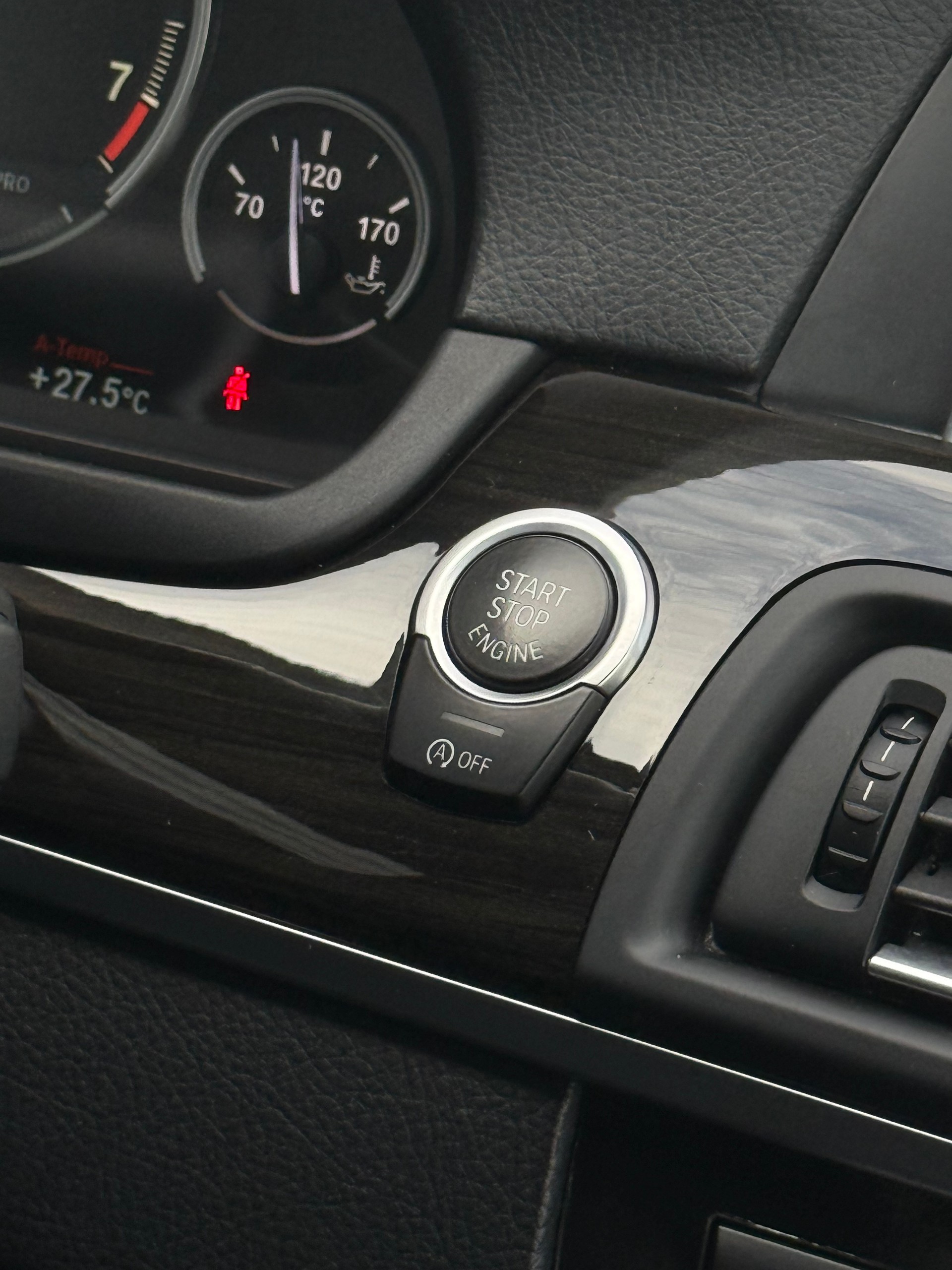 BMW 535i Touring xDrive Luxury Line Steptronic-image-17