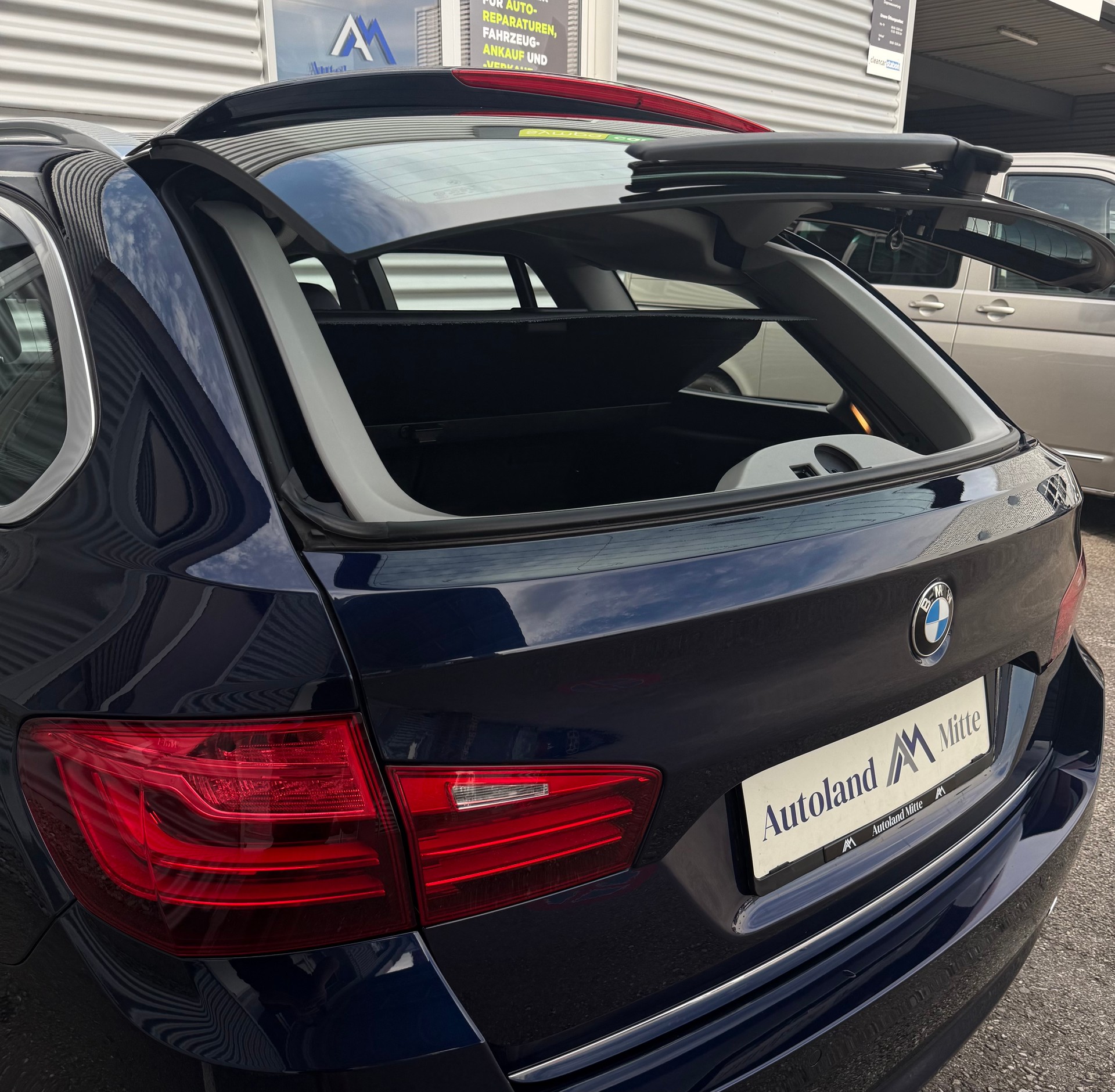 BMW 535i Touring xDrive Luxury Line Steptronic-image-21