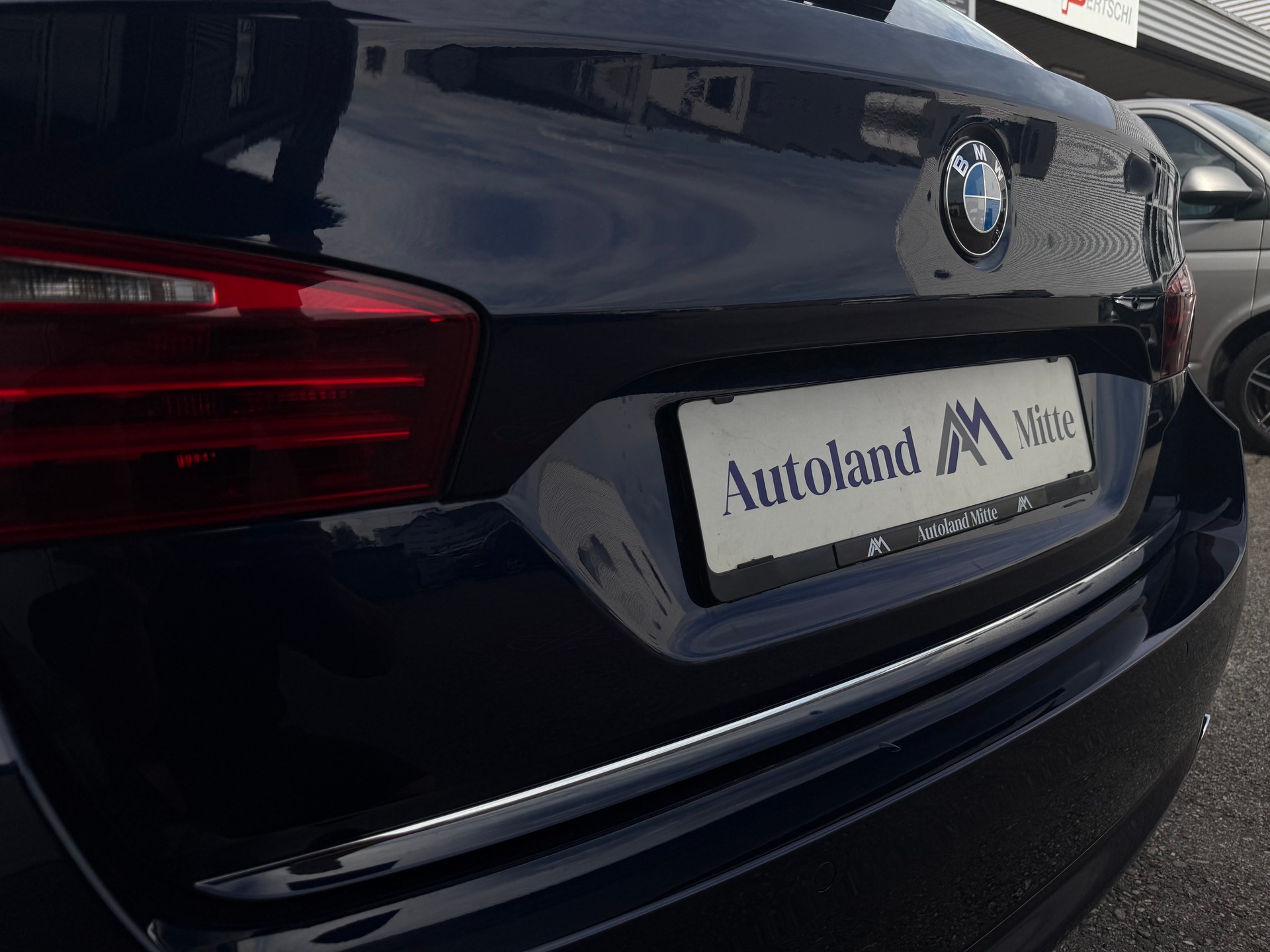 BMW 535i Touring xDrive Luxury Line Steptronic-image-23
