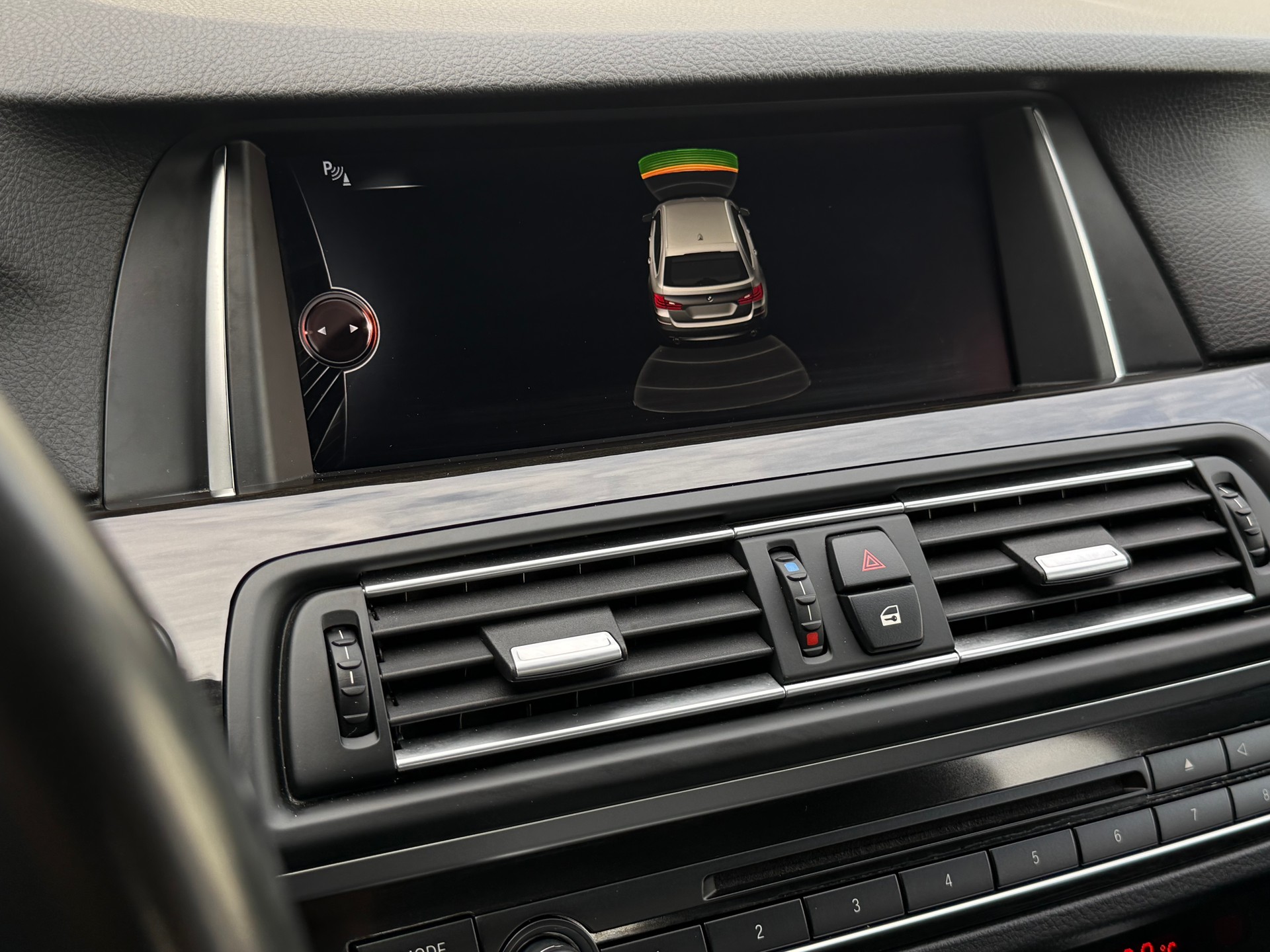BMW 535i Touring xDrive Luxury Line Steptronic-image-12
