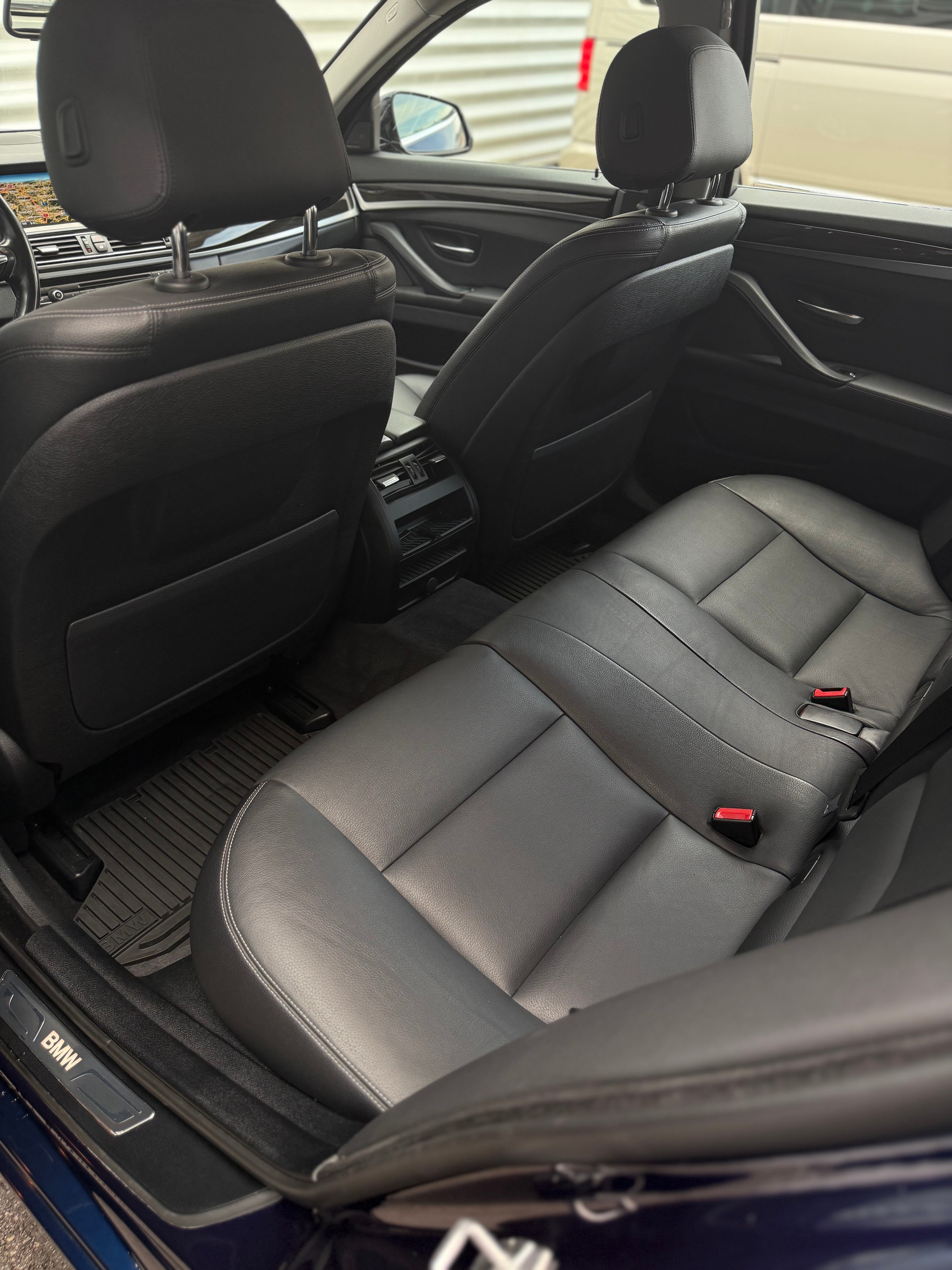 BMW 535i Touring xDrive Luxury Line Steptronic-image-19