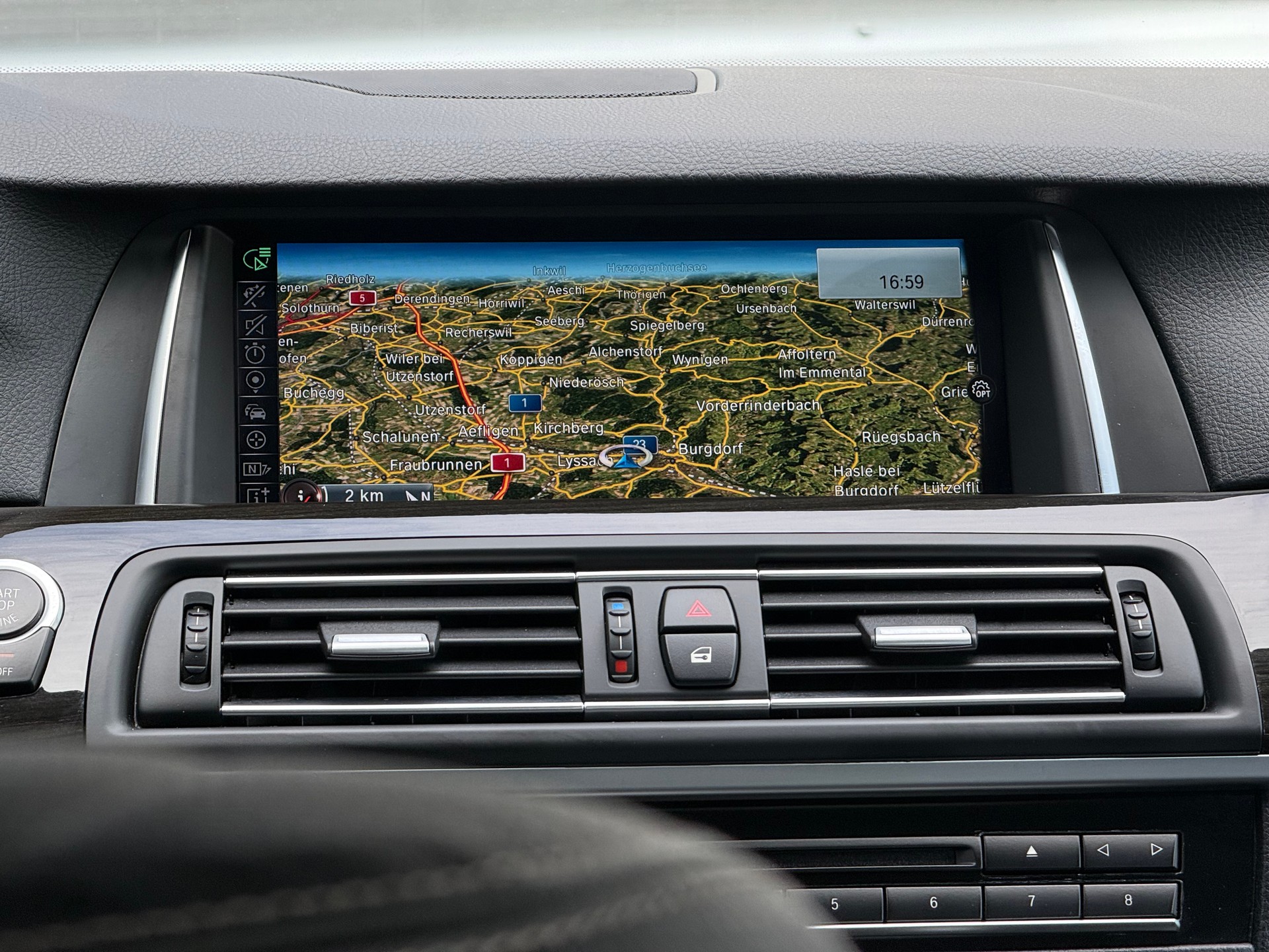 BMW 535i Touring xDrive Luxury Line Steptronic-image-11