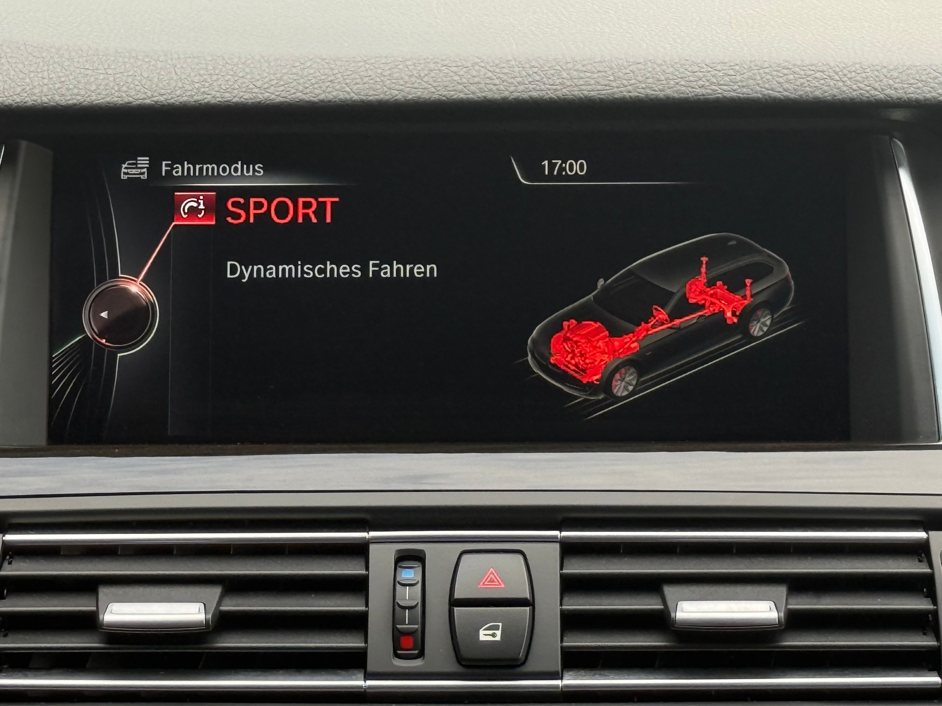 BMW 535i Touring xDrive Luxury Line Steptronic-image-14