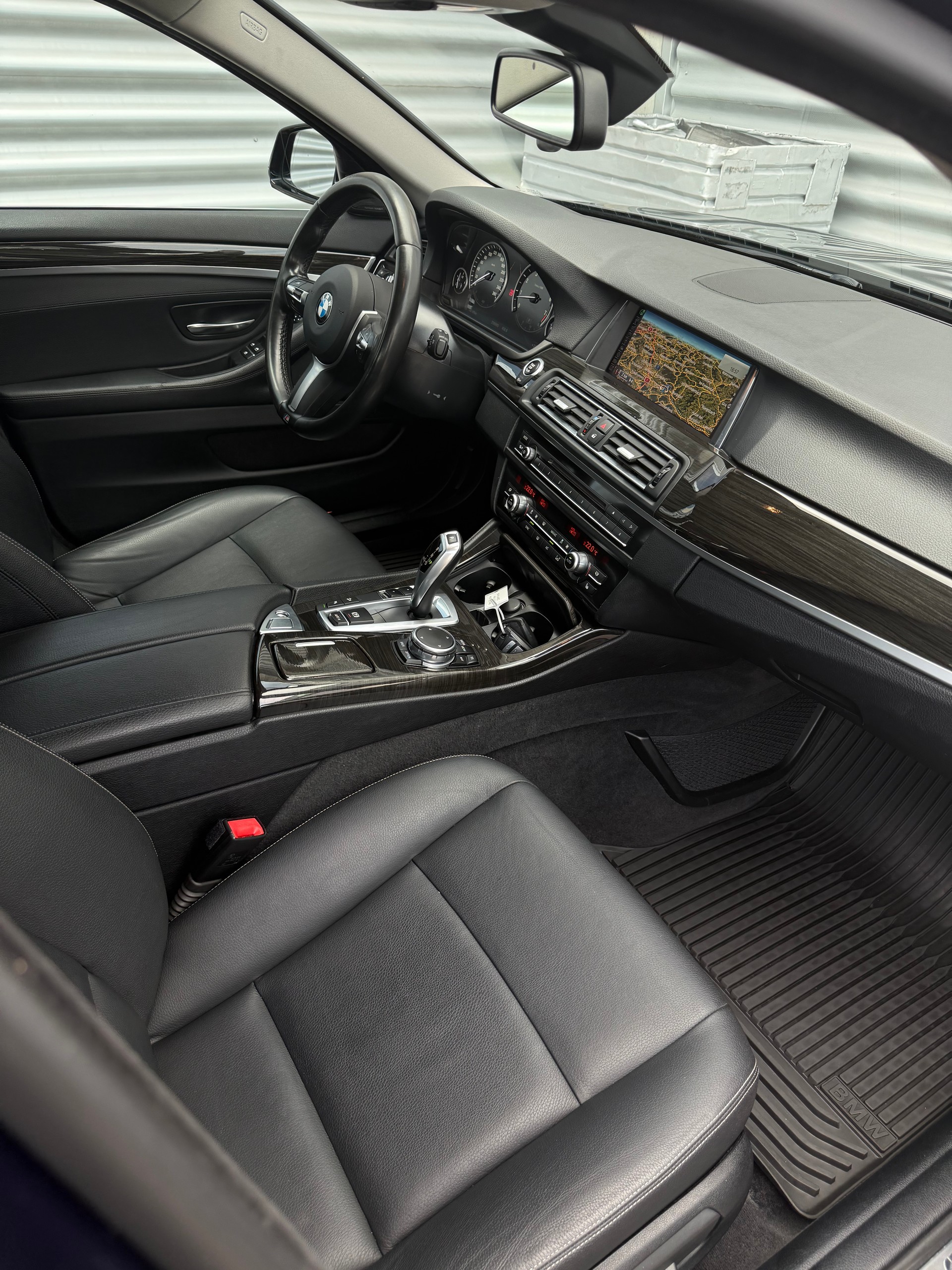 BMW 535i Touring xDrive Luxury Line Steptronic-image-6