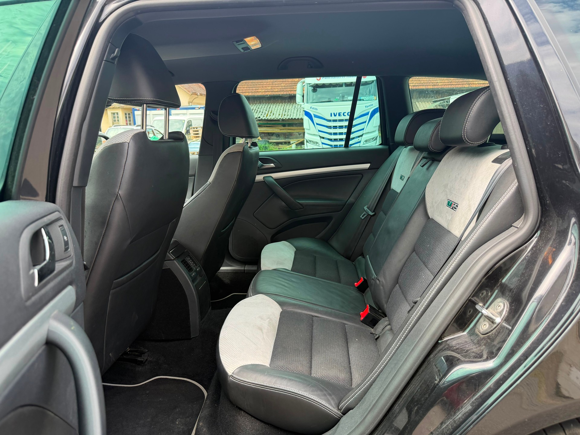 SKODA Octavia Combi 2.0 TSI RS-showroom-element-3