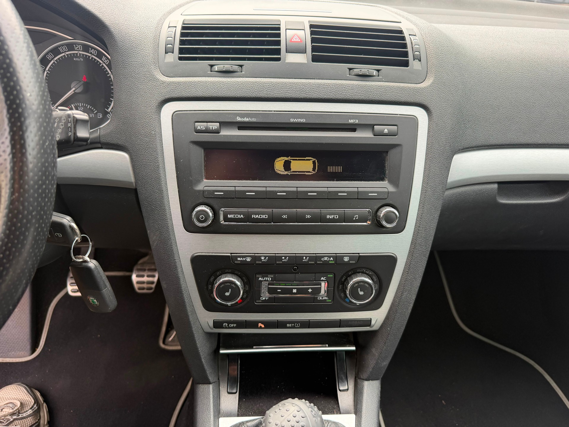SKODA Octavia Combi 2.0 TSI RS-image-6