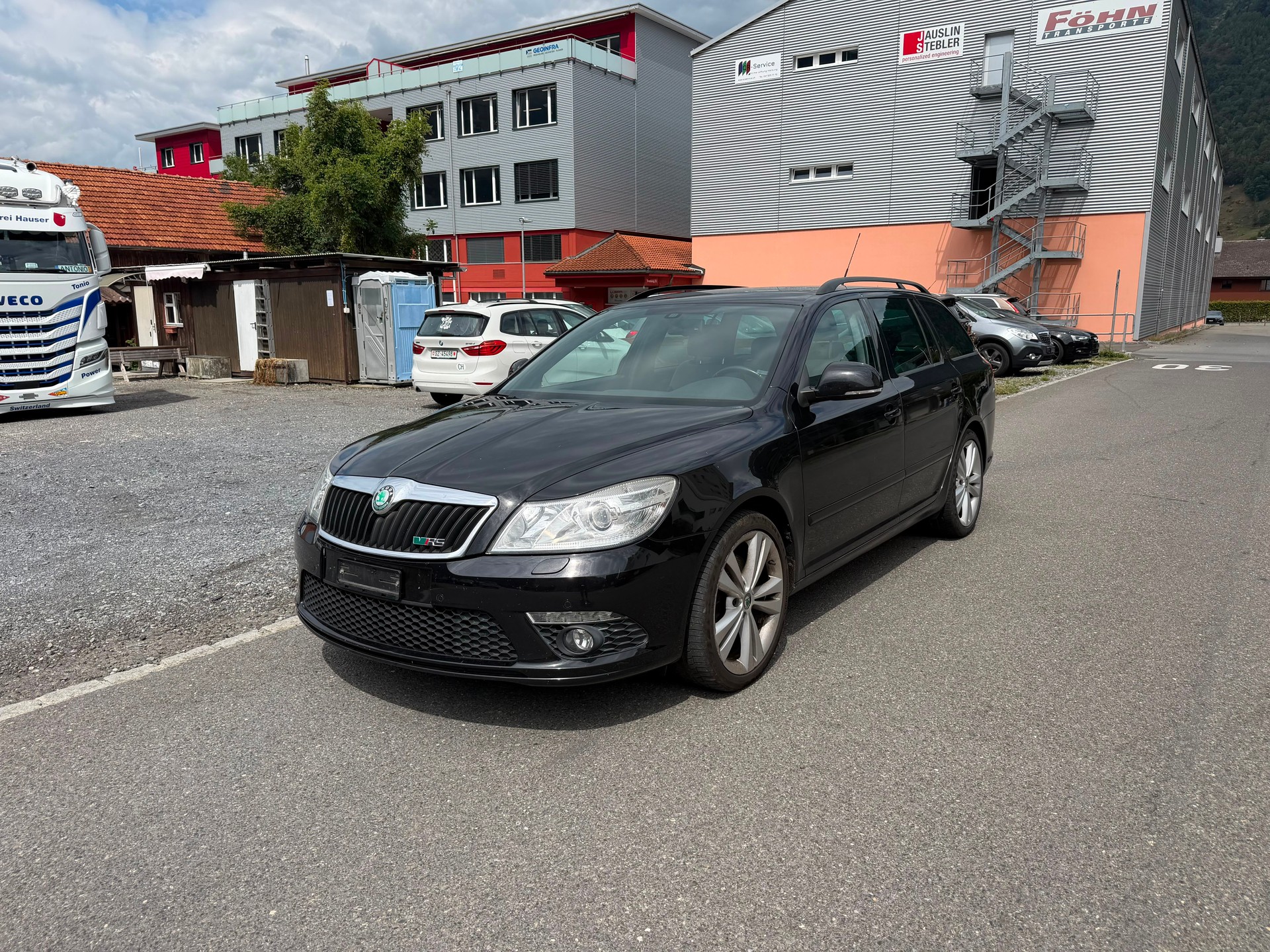 SKODA Octavia Combi 2.0 TSI RS-showroom-element-1