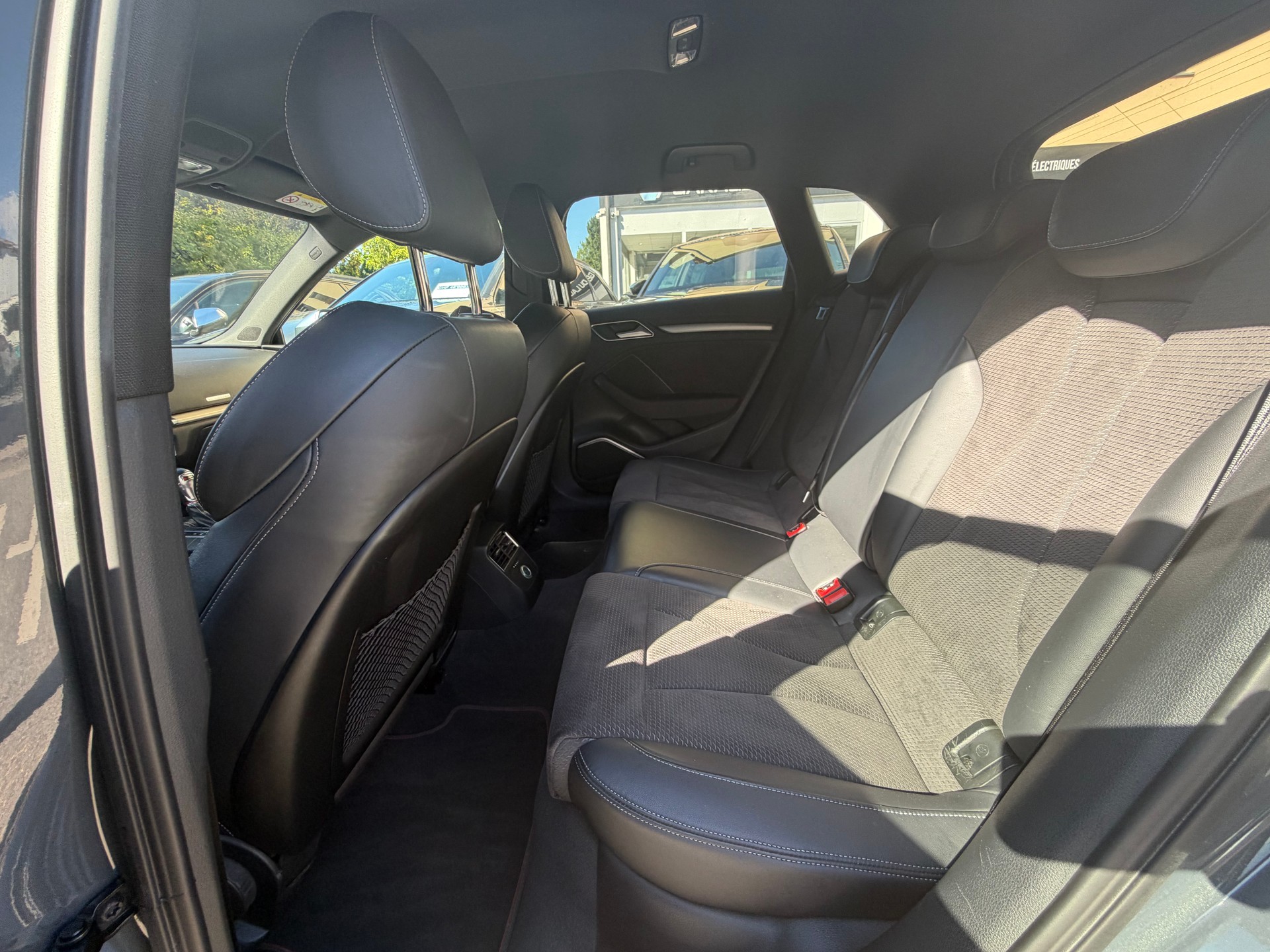 AUDI S3 Sportback 2.0 TFSI quattro S-tronic-image-9