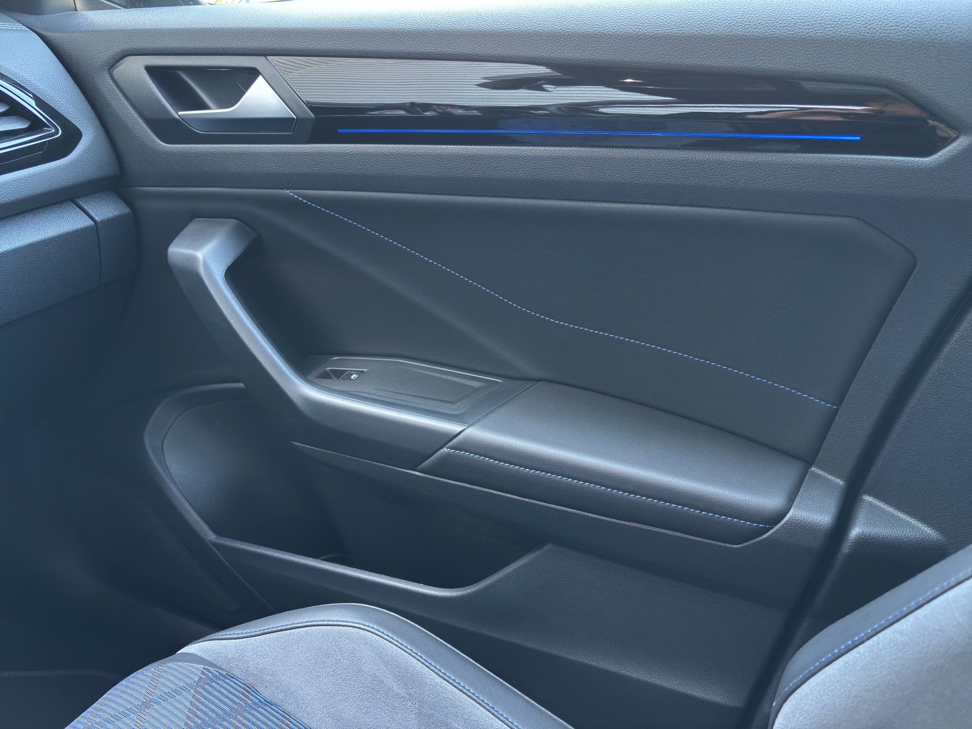 VW T-Roc 2.0 TSI R DSG 4Motion-image-14