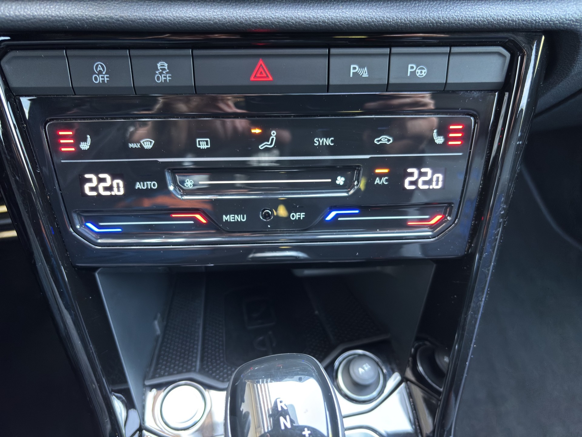 VW T-Roc 2.0 TSI R DSG 4Motion-image-11