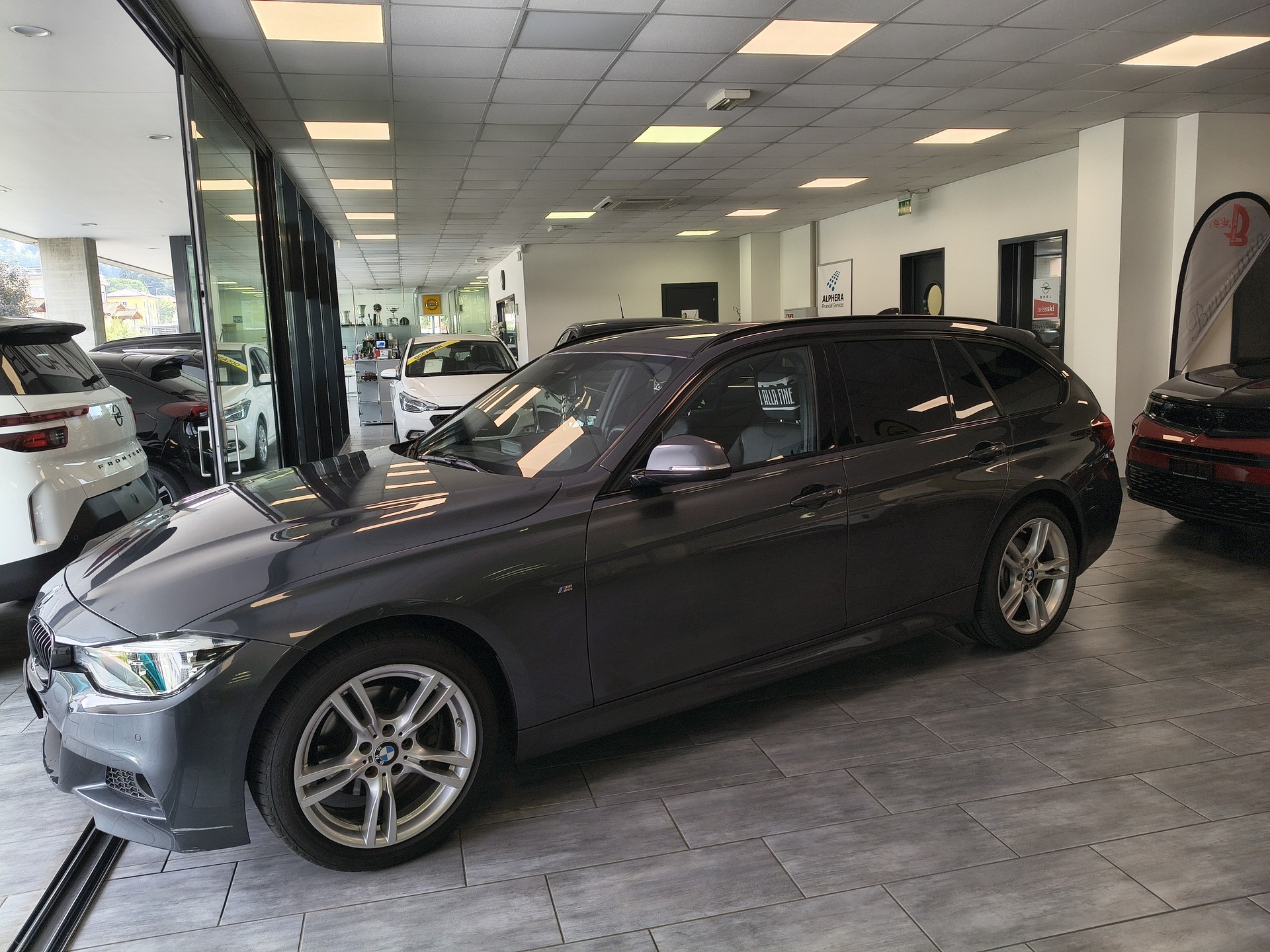 BMW 320d xDrive Touring Edition M Sport Steptronic-image-1