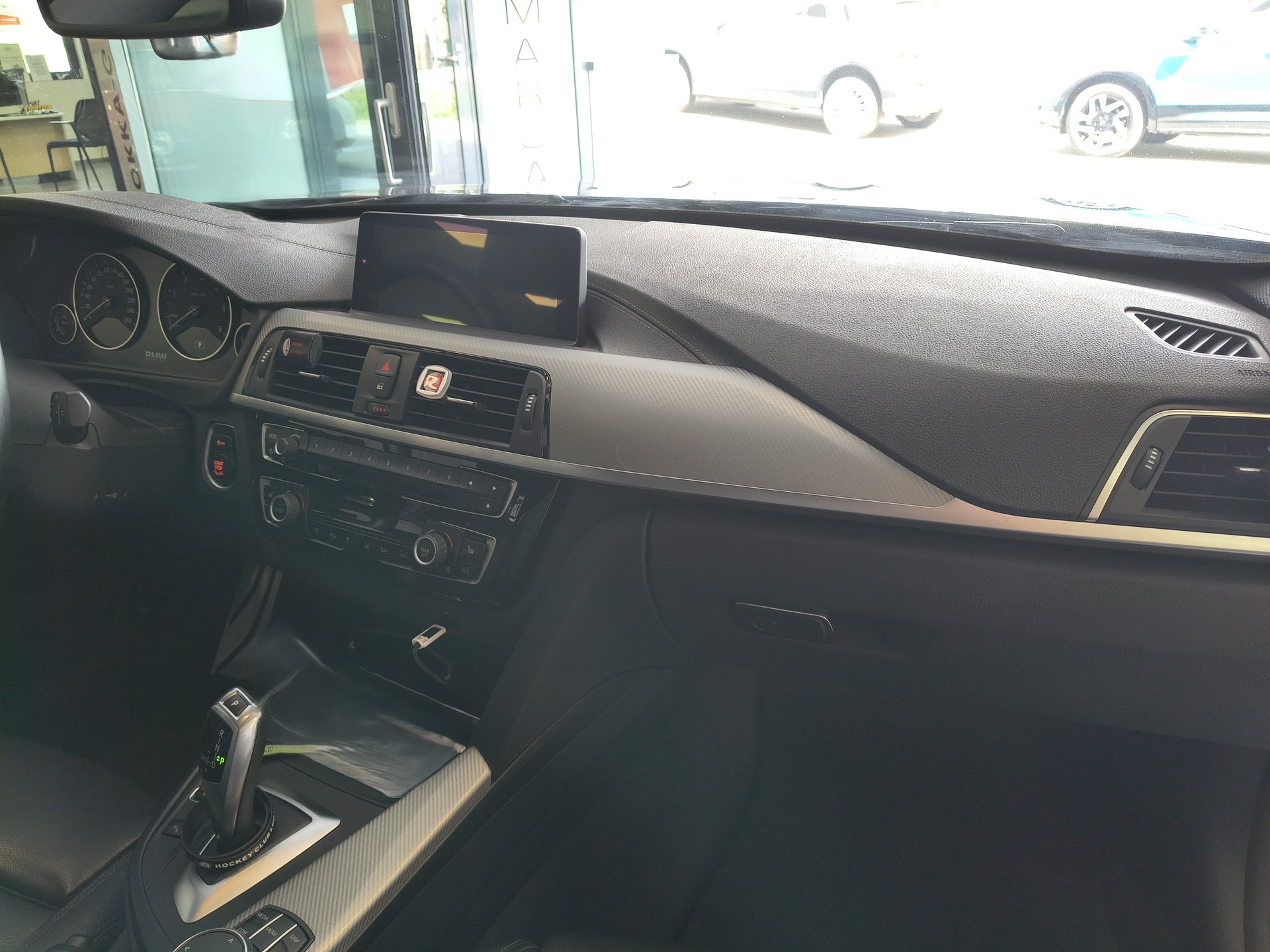 BMW 320d xDrive Touring Edition M Sport Steptronic-image-9