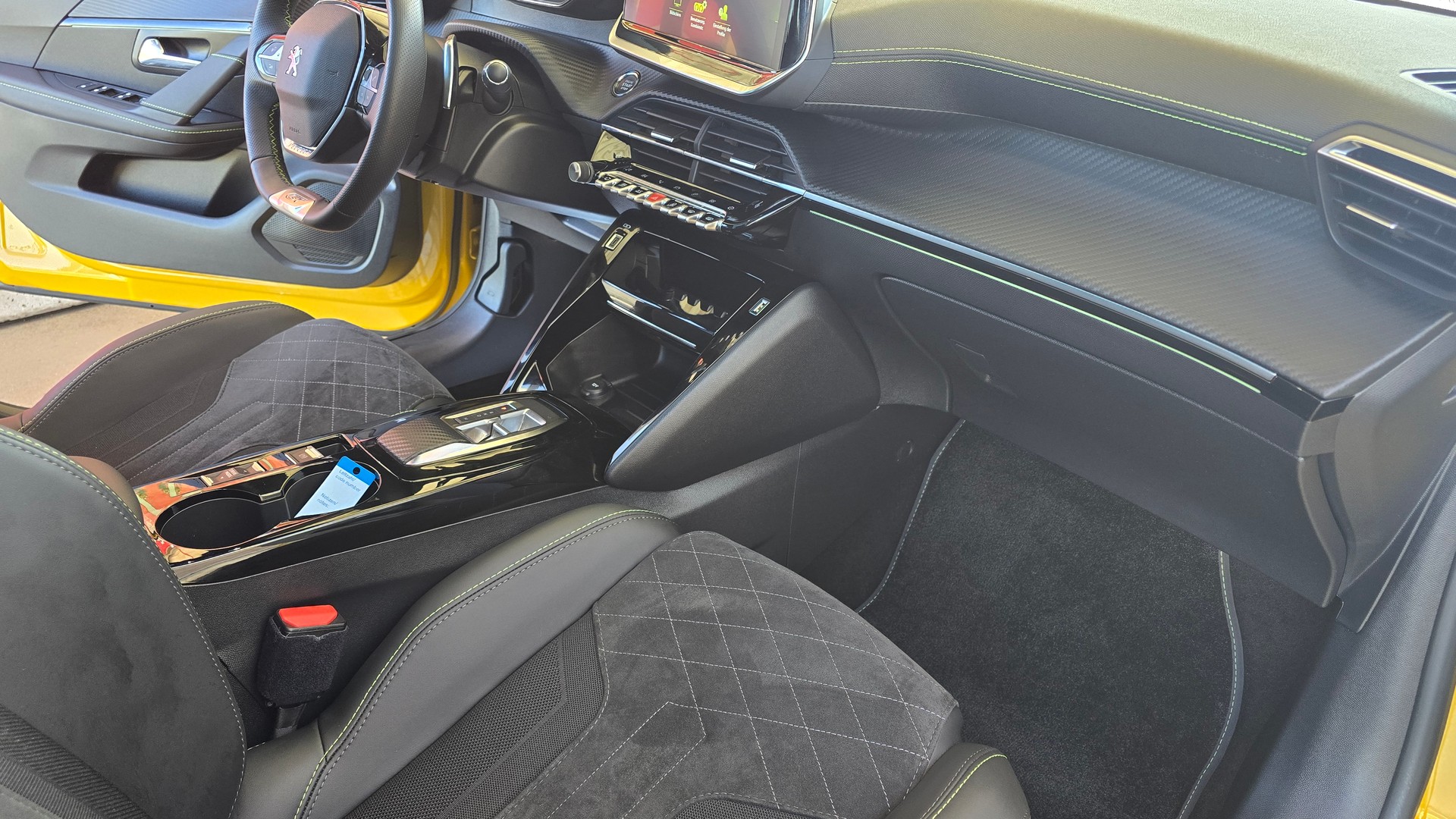 PEUGEOT 208 1.2 PureTech GT EAT8 CH Fahrzeug-image-15