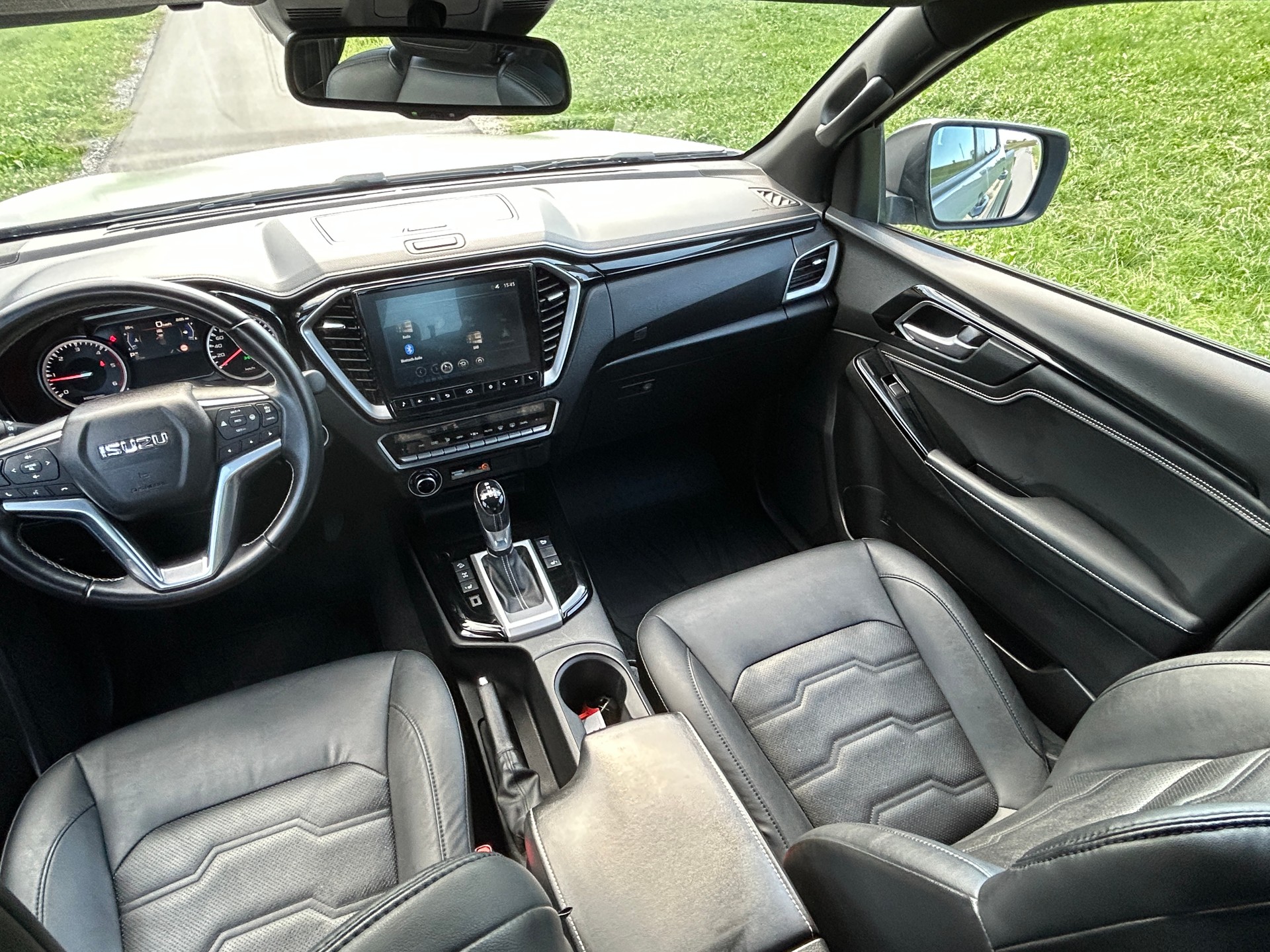 ISUZU D-MAX 1.9 CrewCab N60FF V-Cross 4x4 AT-image-8