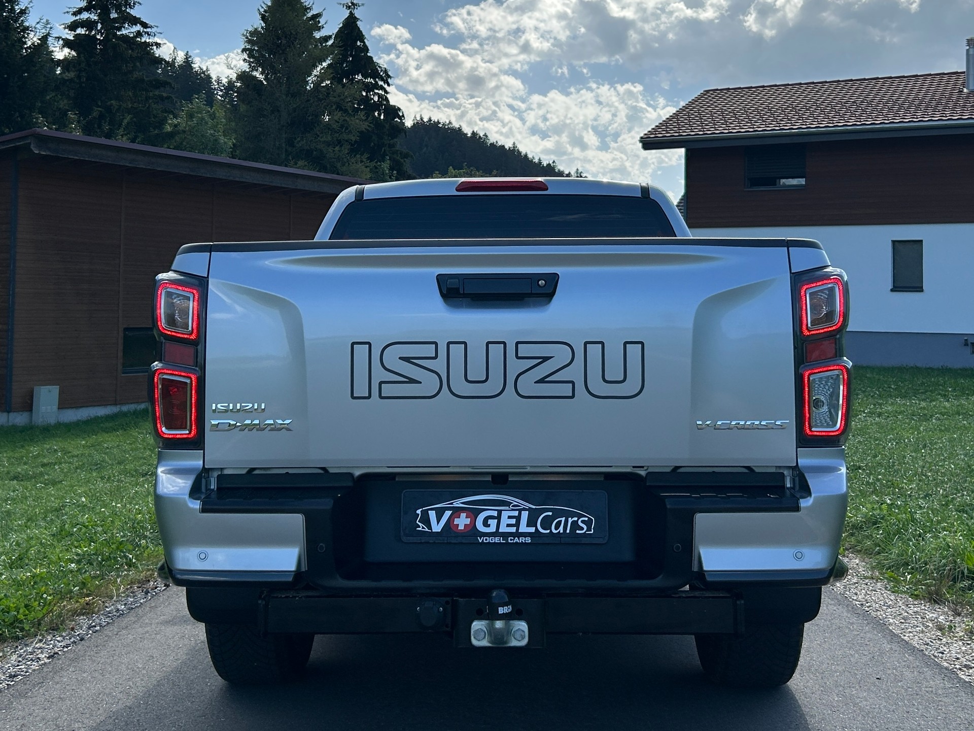 ISUZU D-MAX 1.9 CrewCab N60FF V-Cross 4x4 AT-image-6
