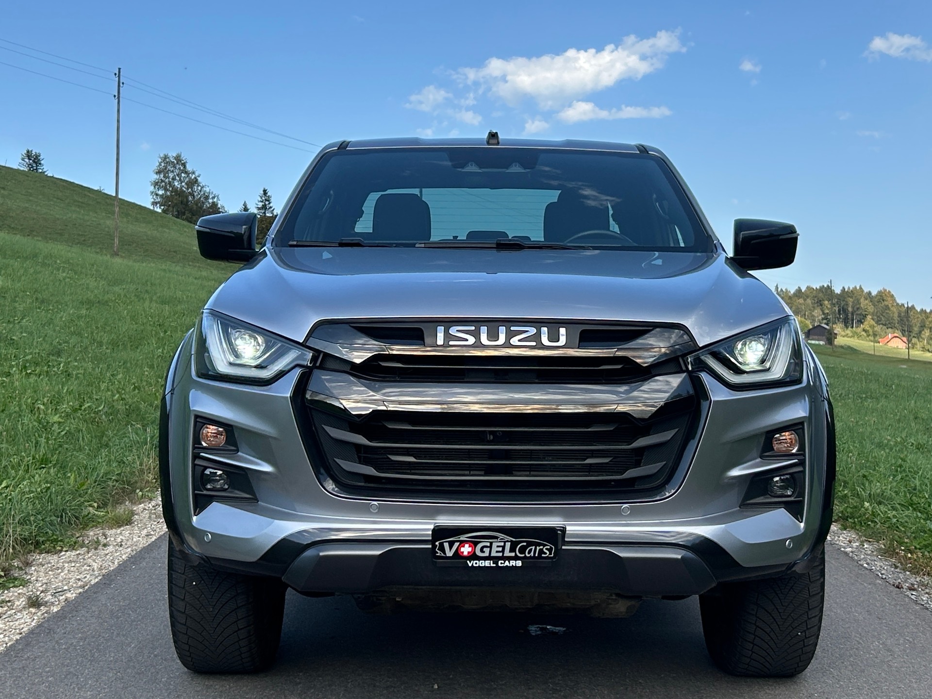 ISUZU D-MAX 1.9 CrewCab N60FF V-Cross 4x4 AT-image-1