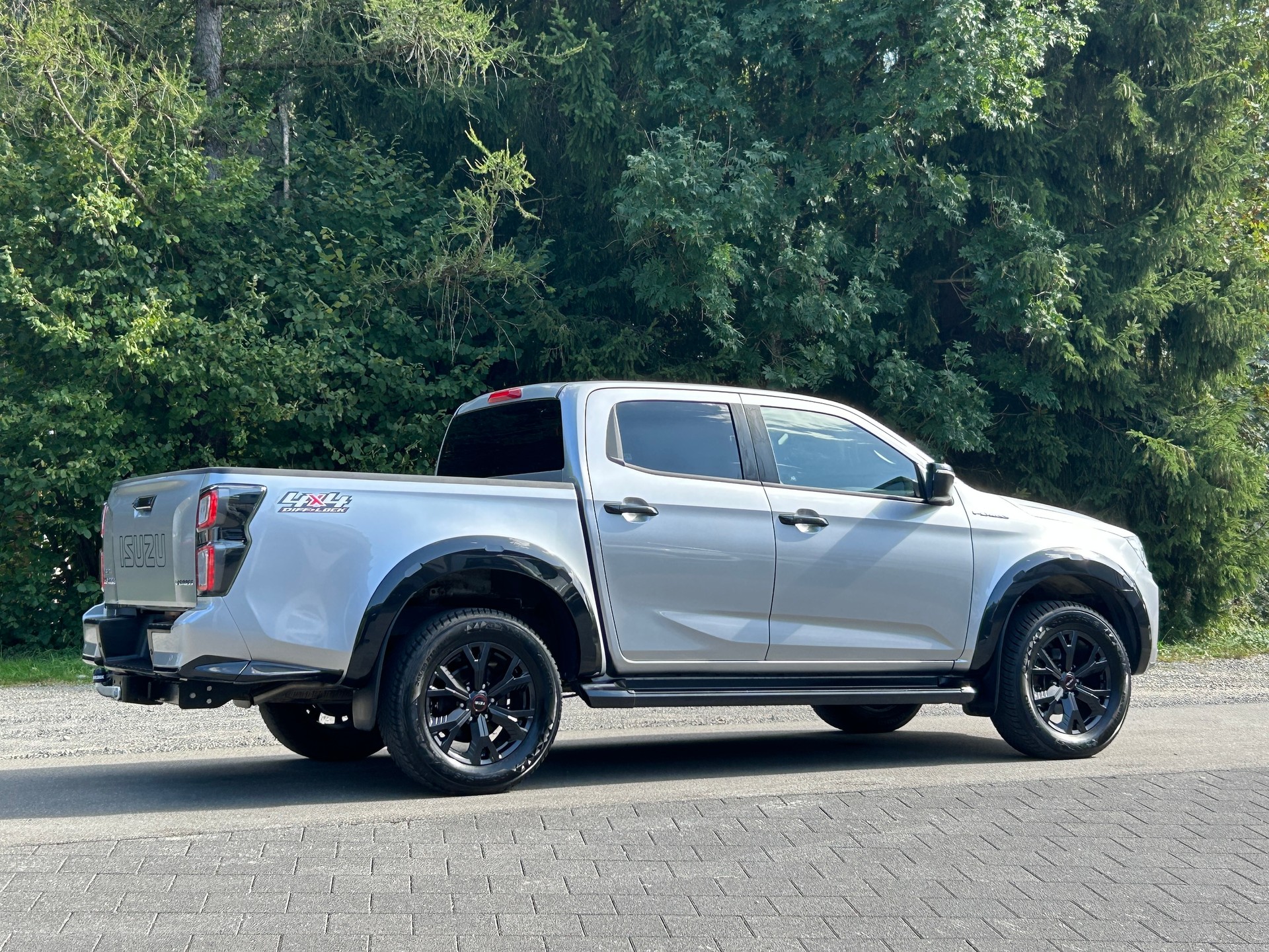 ISUZU D-MAX 1.9 CrewCab N60FF V-Cross 4x4 AT-image-3