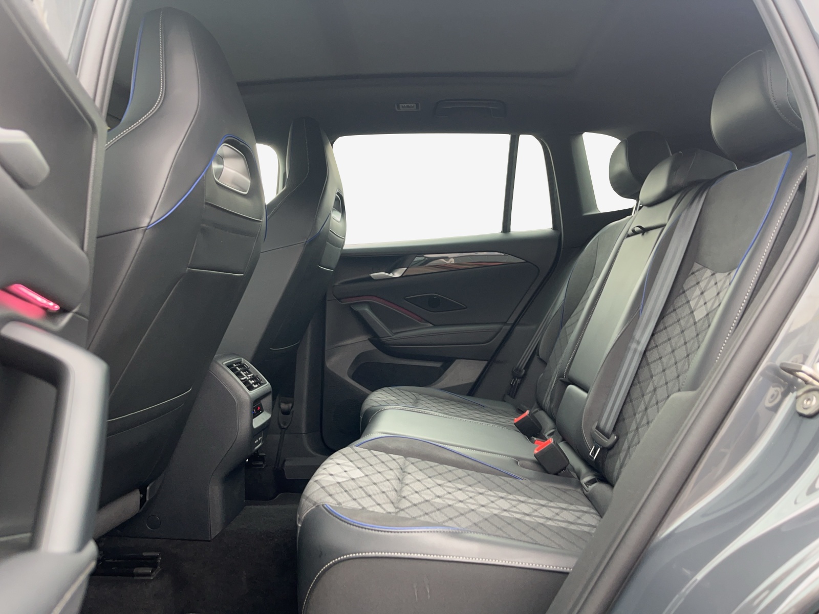 VW Tiguan 2.0 TSI DSG R-Line 4Motion-image-11
