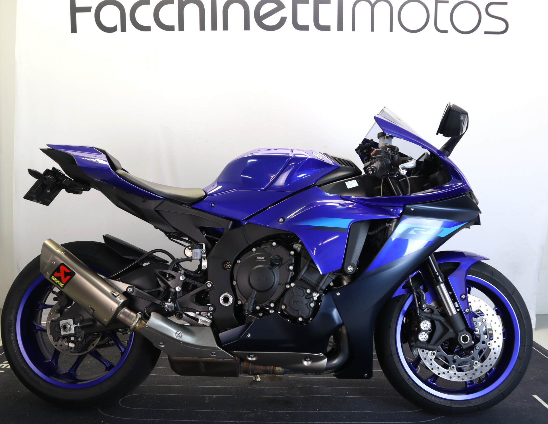 YAMAHA R1-image-0