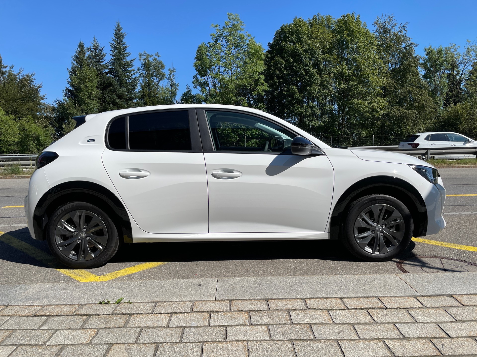 PEUGEOT 208 Elektrik Active Pack, 3-Phasenladung-showroom-element-3