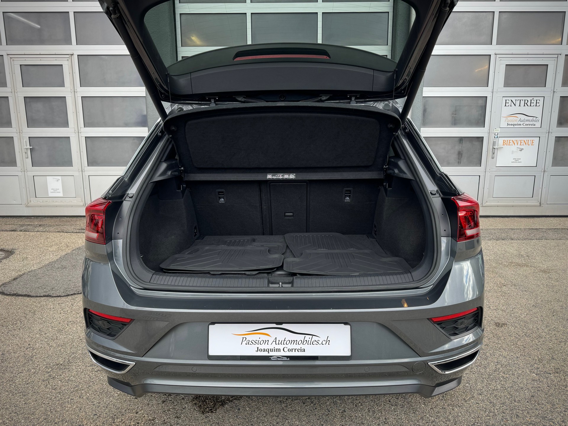 VW T-Roc 2.0 TDI SCR Sport R line DSG 4Motion - Véhicule Suisse (CH)-image-13