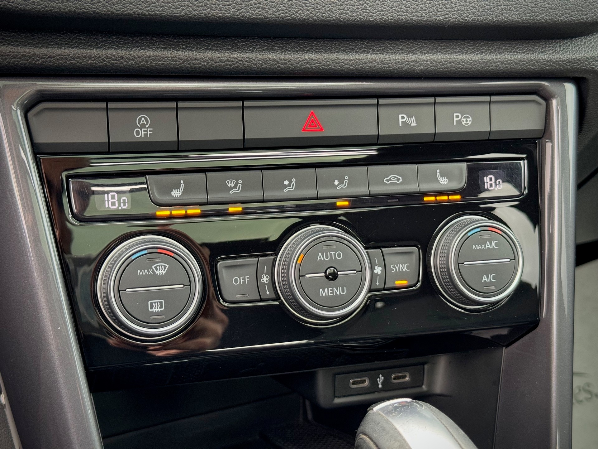 VW T-Roc 2.0 TDI SCR Sport R line DSG 4Motion - Véhicule Suisse (CH)-image-11