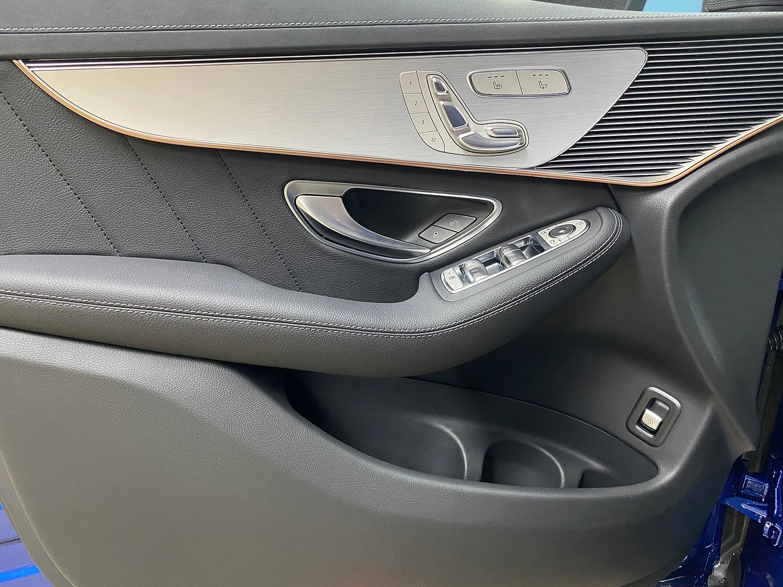 MERCEDES-BENZ EQC 400 4MATIC-image-10